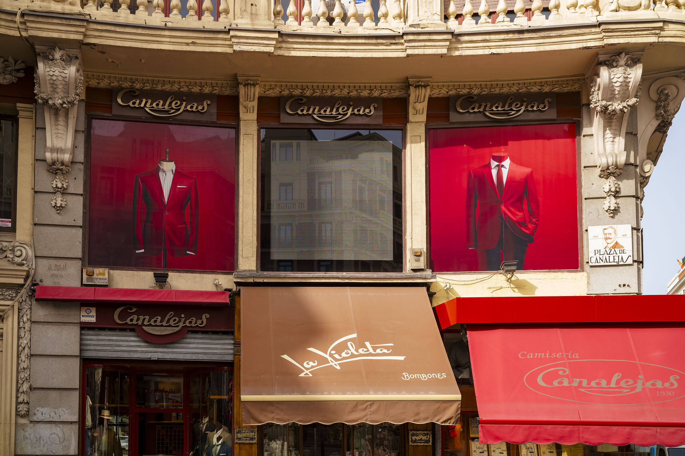 Shop in Red