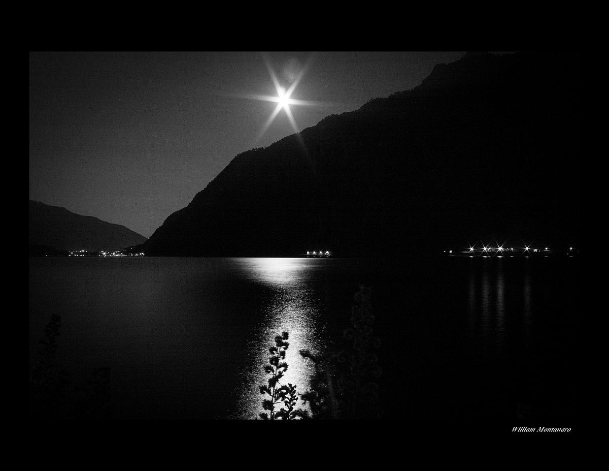 Uno sguardo alla Luna...