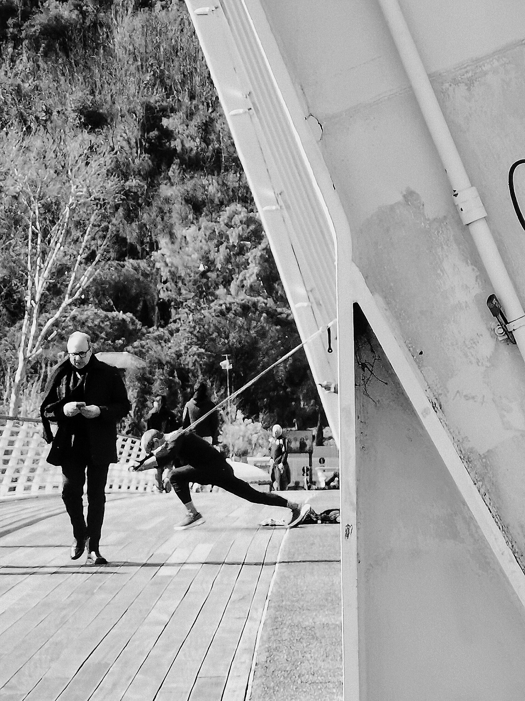 Un ponte di Roma, la domenica