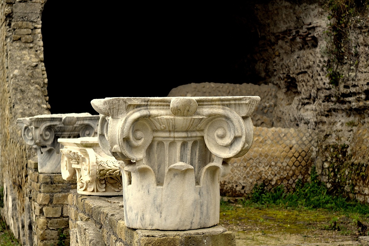 Capitelli - Parco archeologico di Baia (Na)