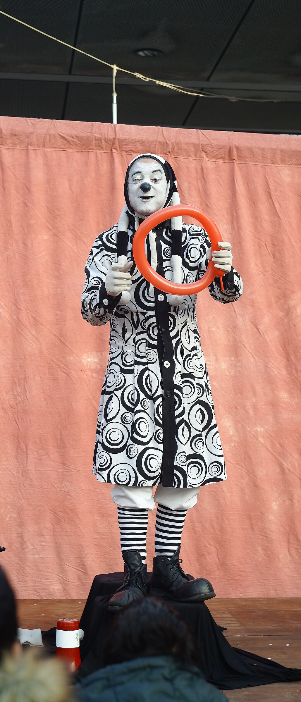 Mime parisien d'origine argentine_2