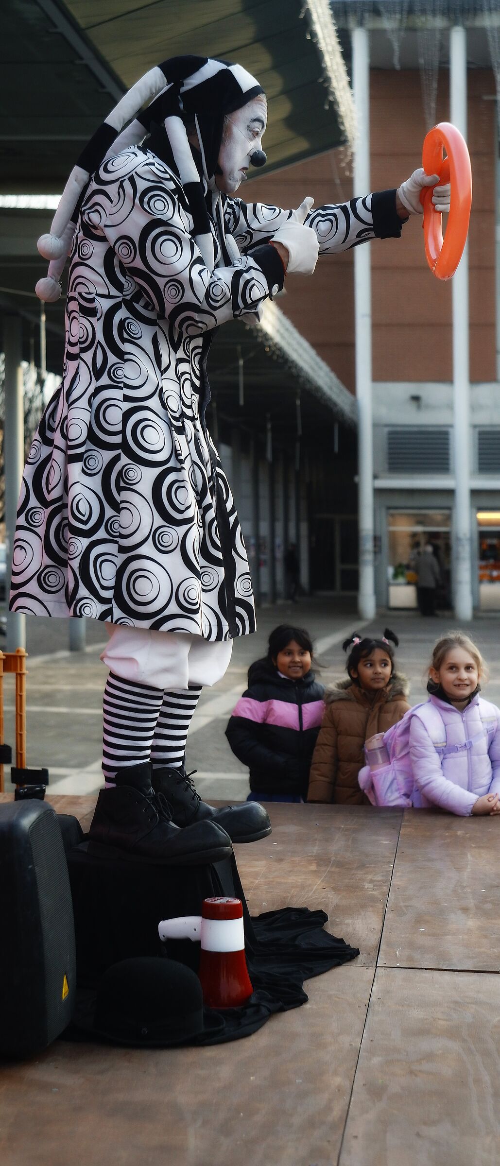 Mime parisien d'origine argentine_3