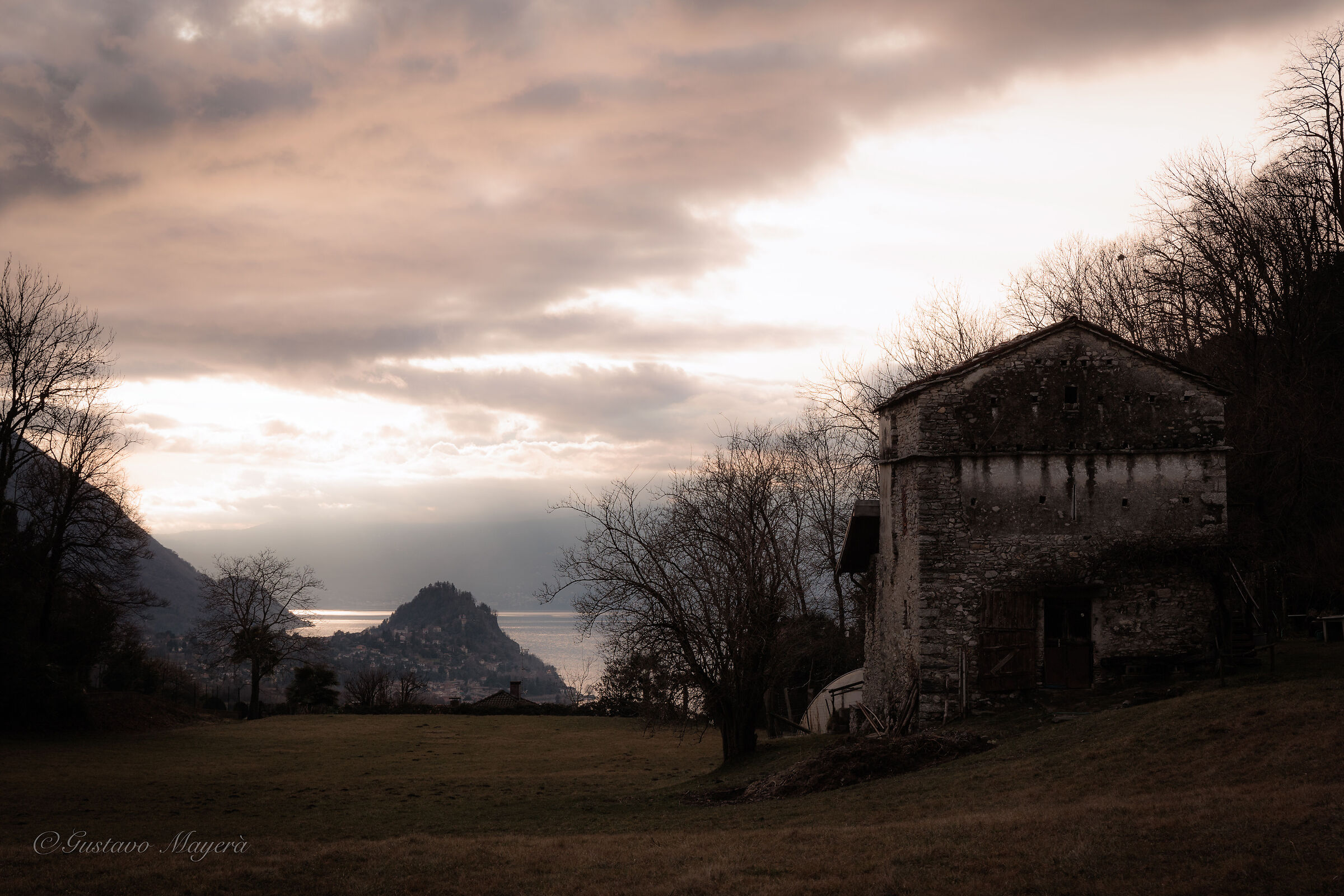 Collegiata di San Vittore Martire, Lago Maggiore