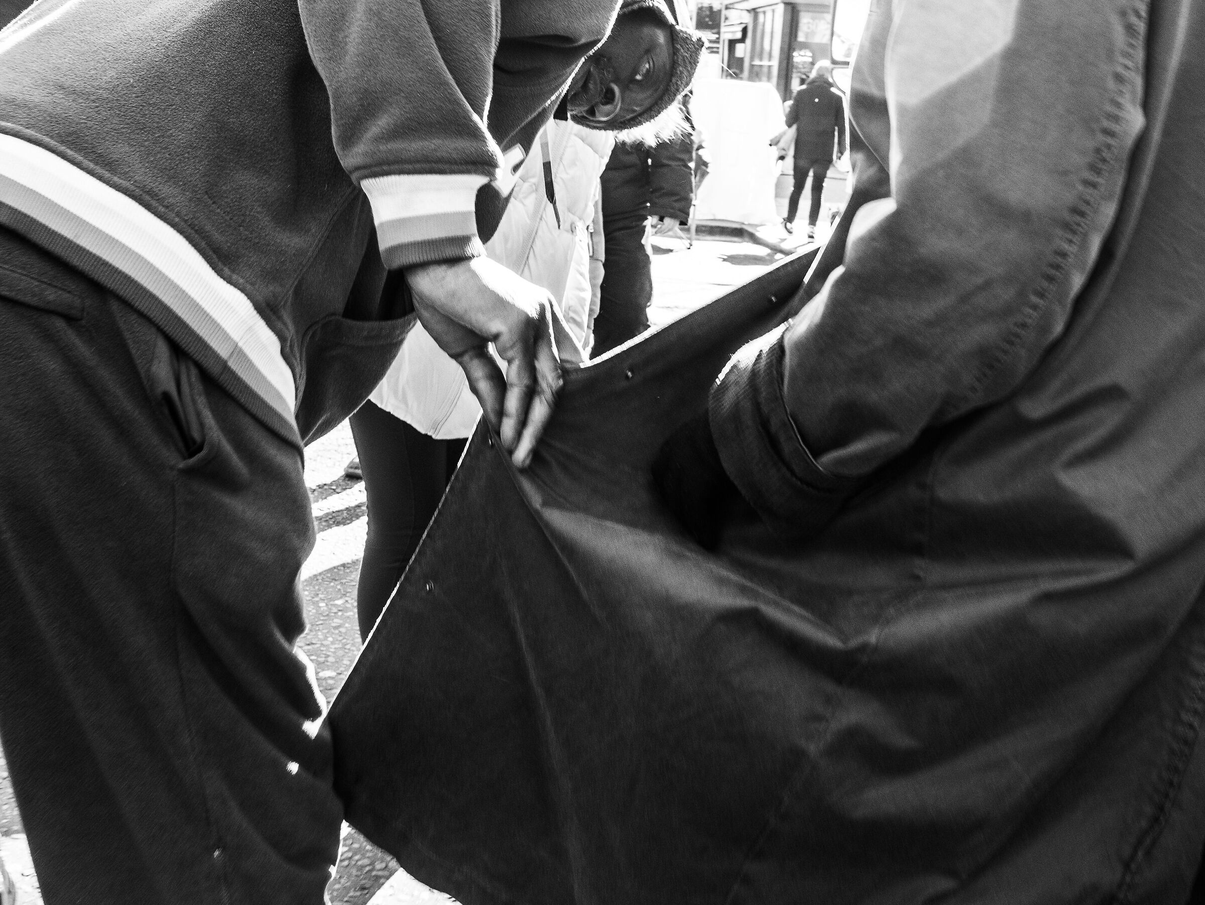 Portobello Road, Prova di vestiti usati