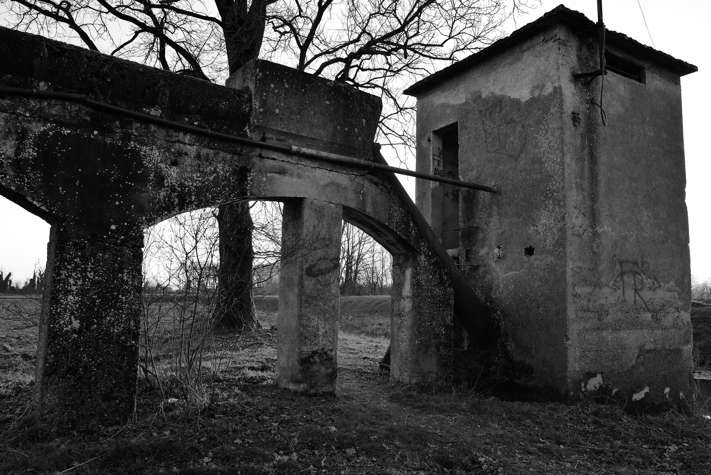 Il ponte e la cabina elettrica