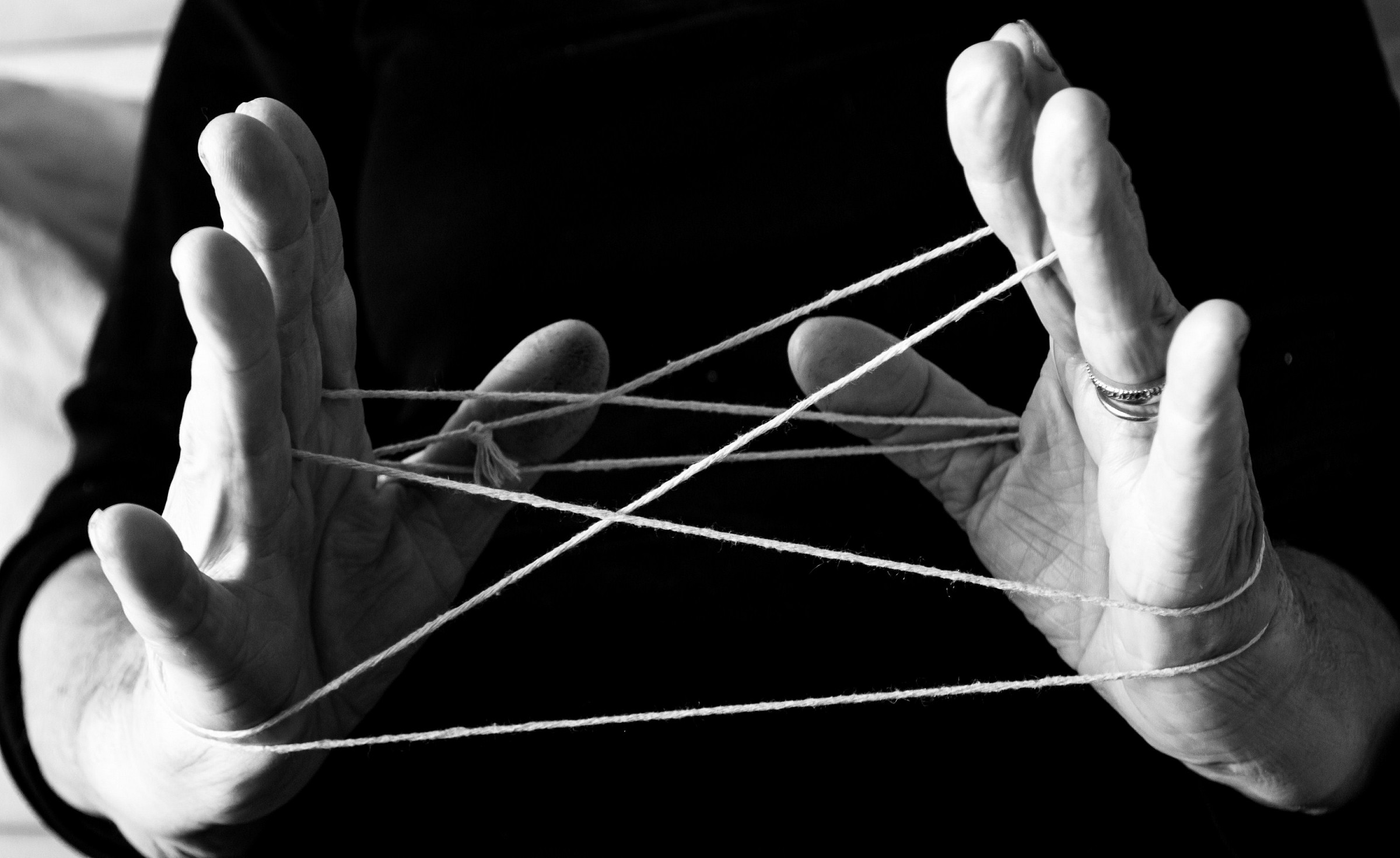 Teach your memories playing with the past