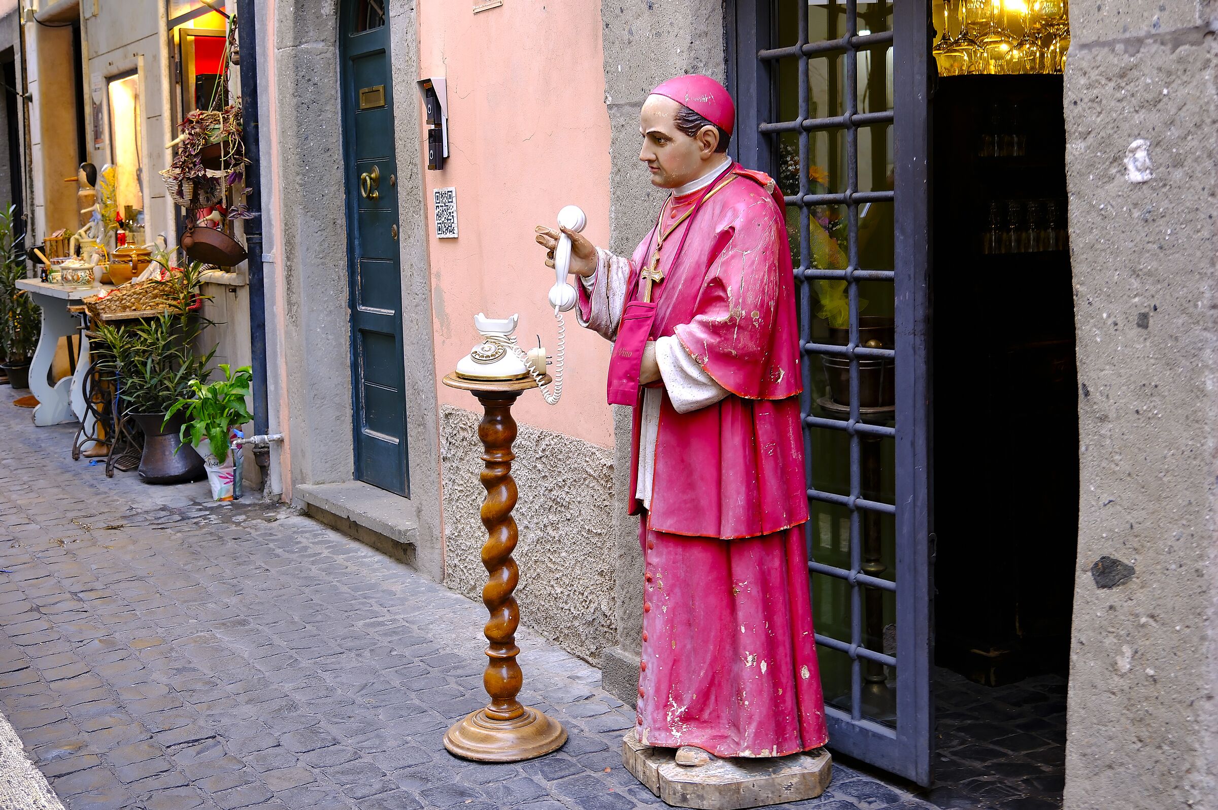 "pronto, parlo con i piani alti?"