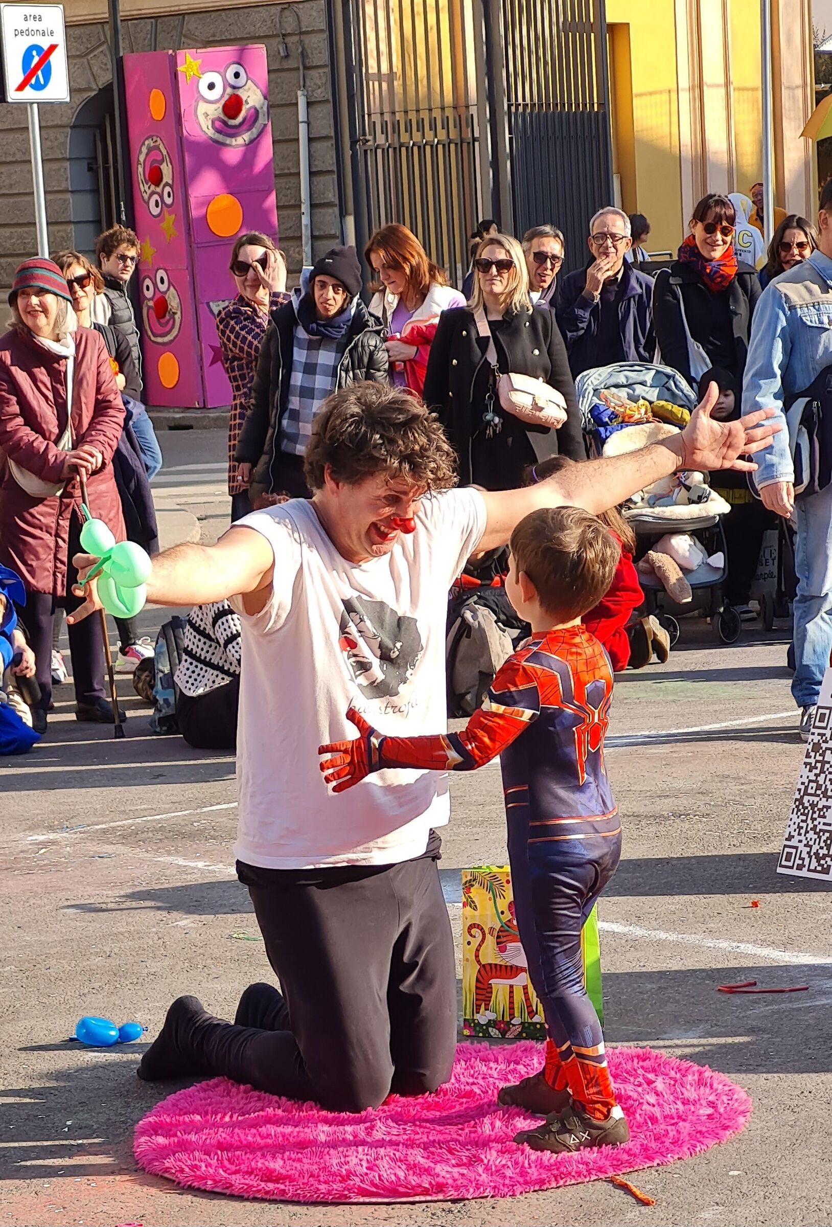 L'abbraccio al clown