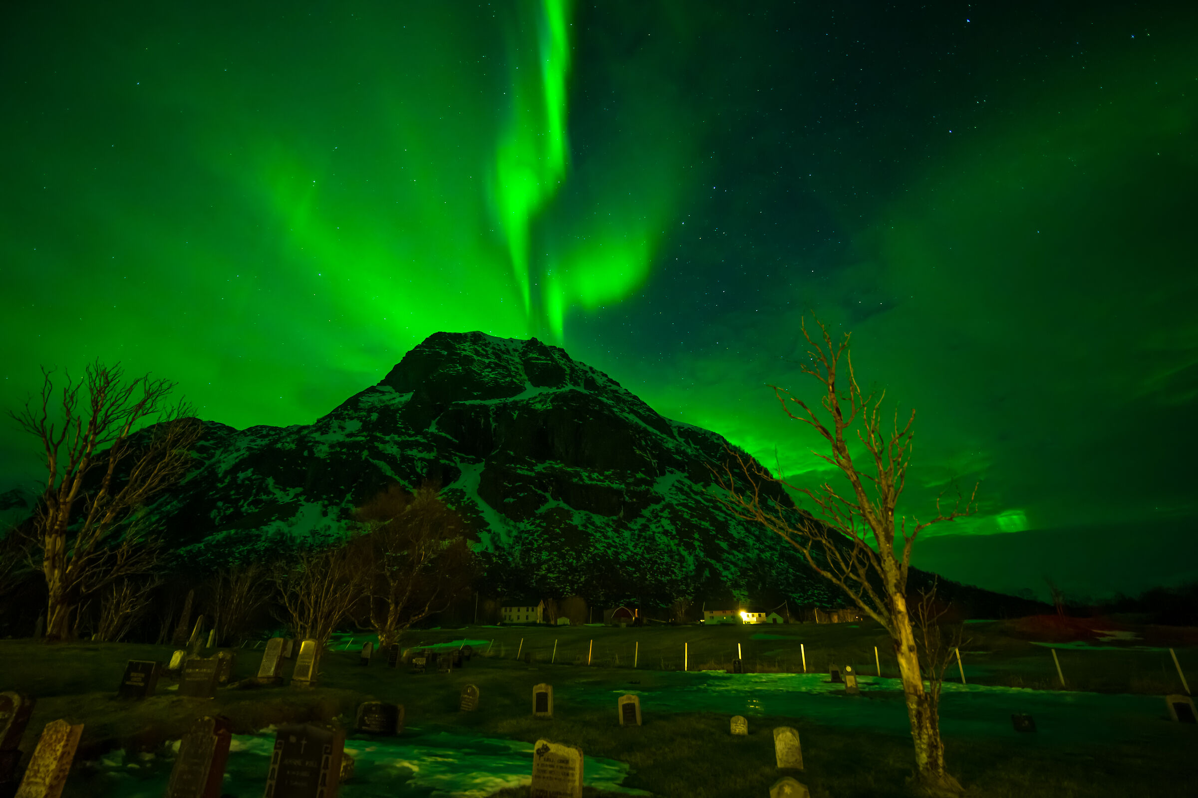 Northern Lights over Gimsøy cemetery