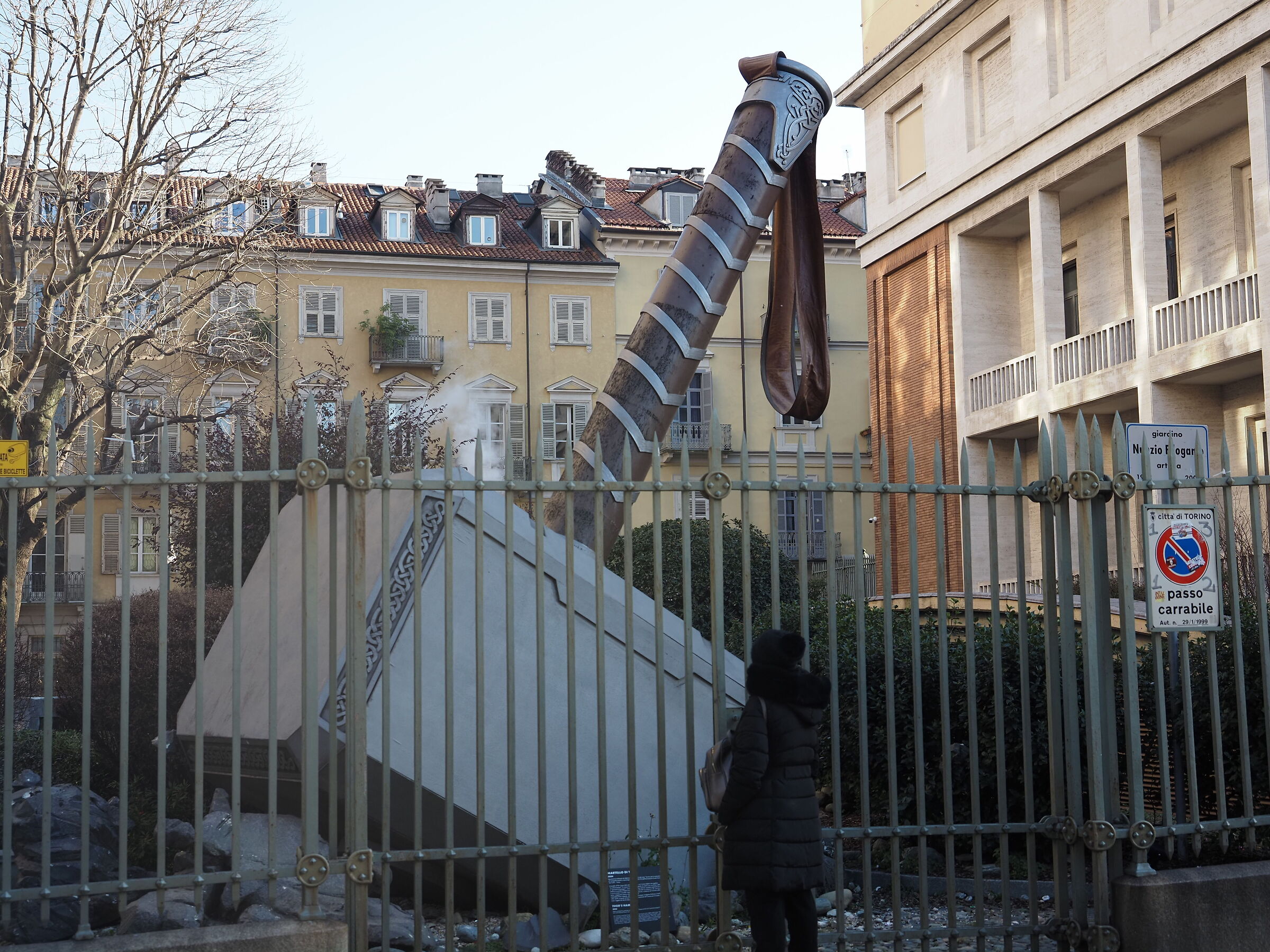 Hanno un martello più grande del mio.