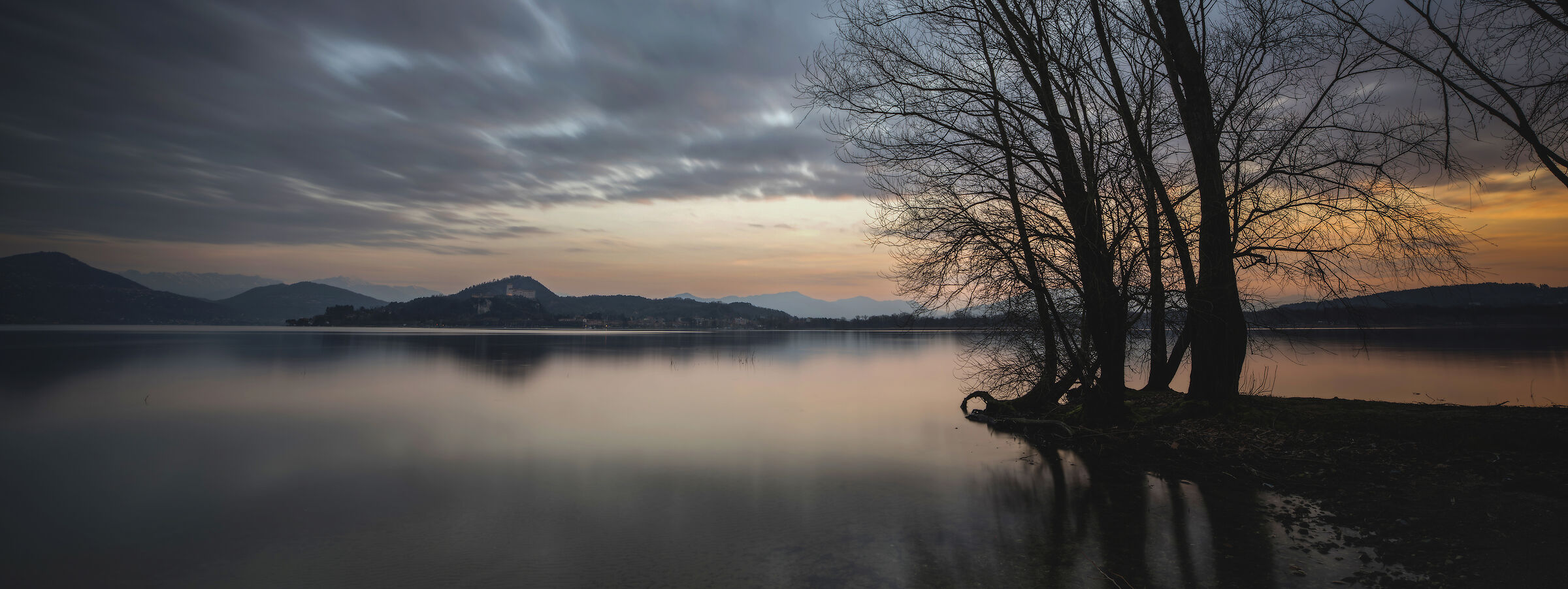 Alba quieta sul lago 2
