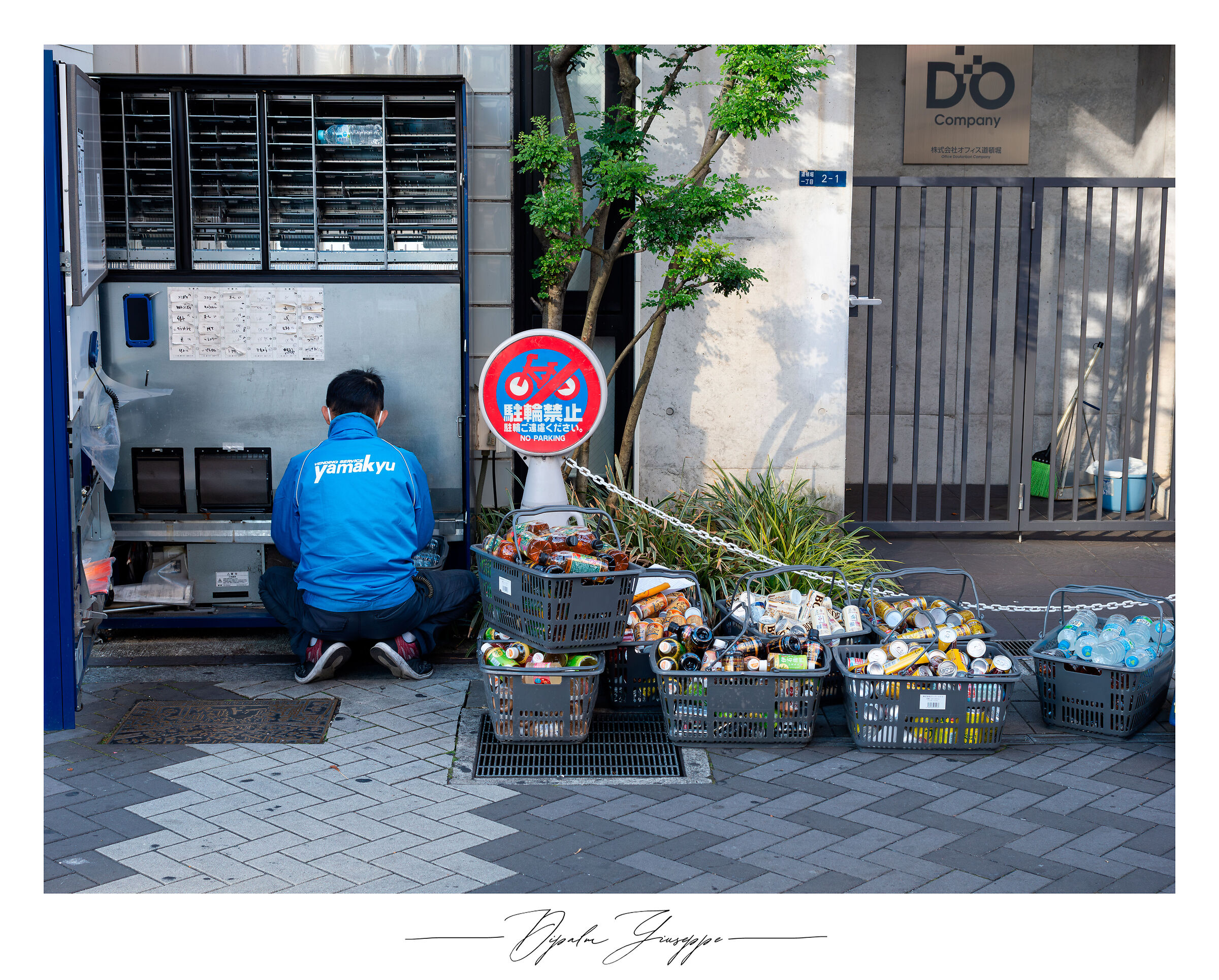 Replenishment vending machines Osaka