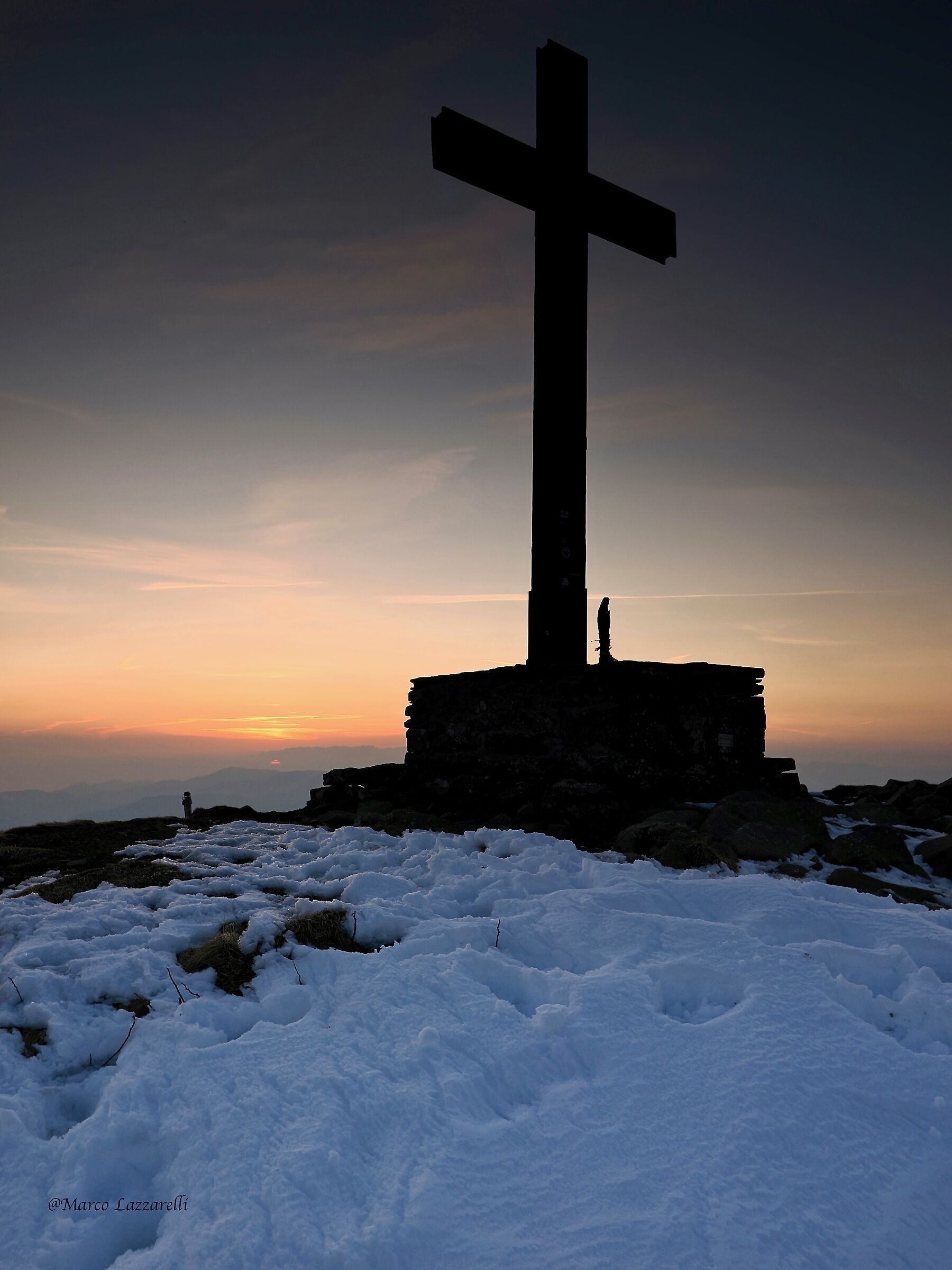 The cross of Marmagna with its Madonnina PR