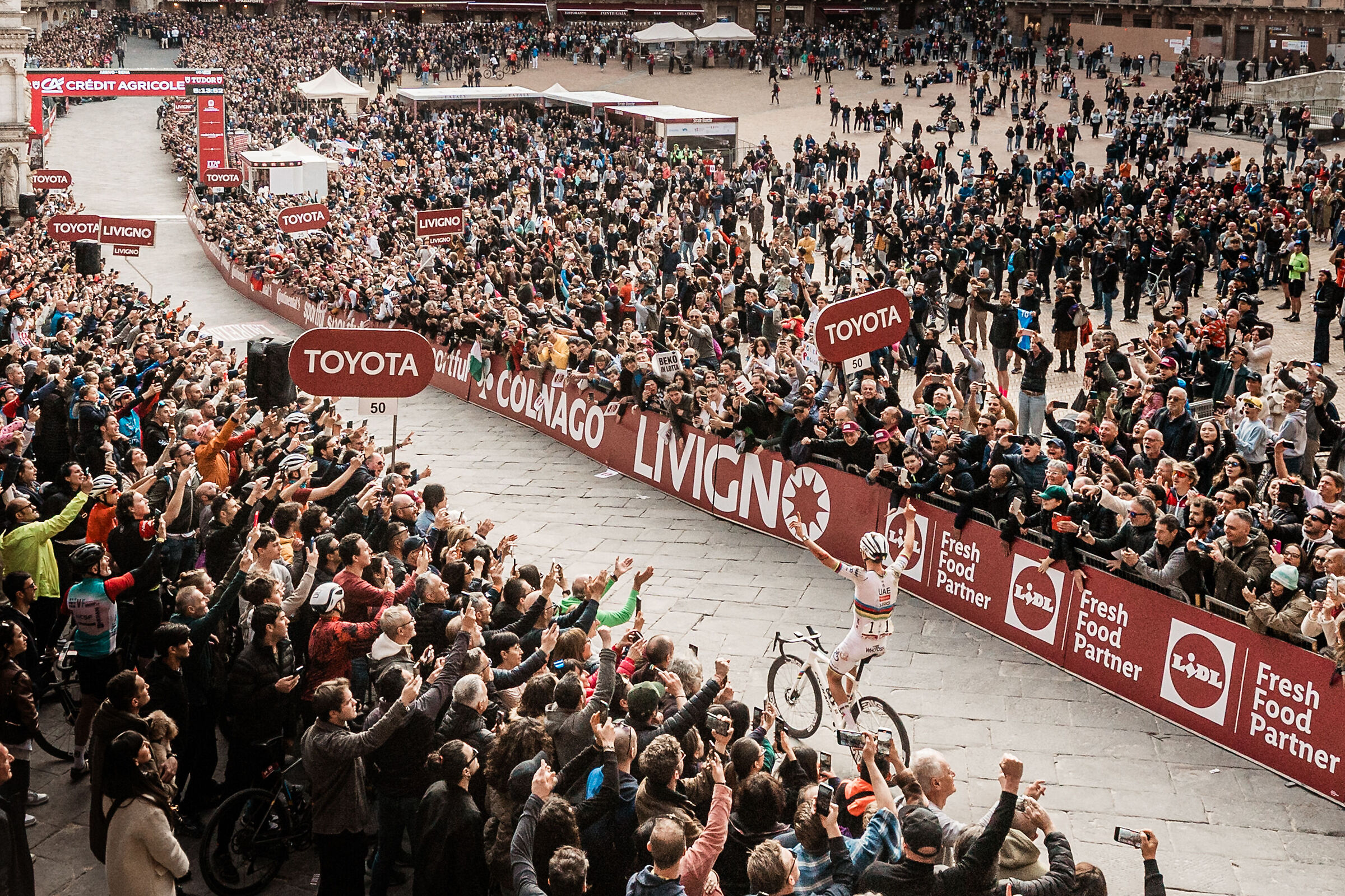 Arrivo Strade Bianche 2025 - Tadej Pogacar . siena