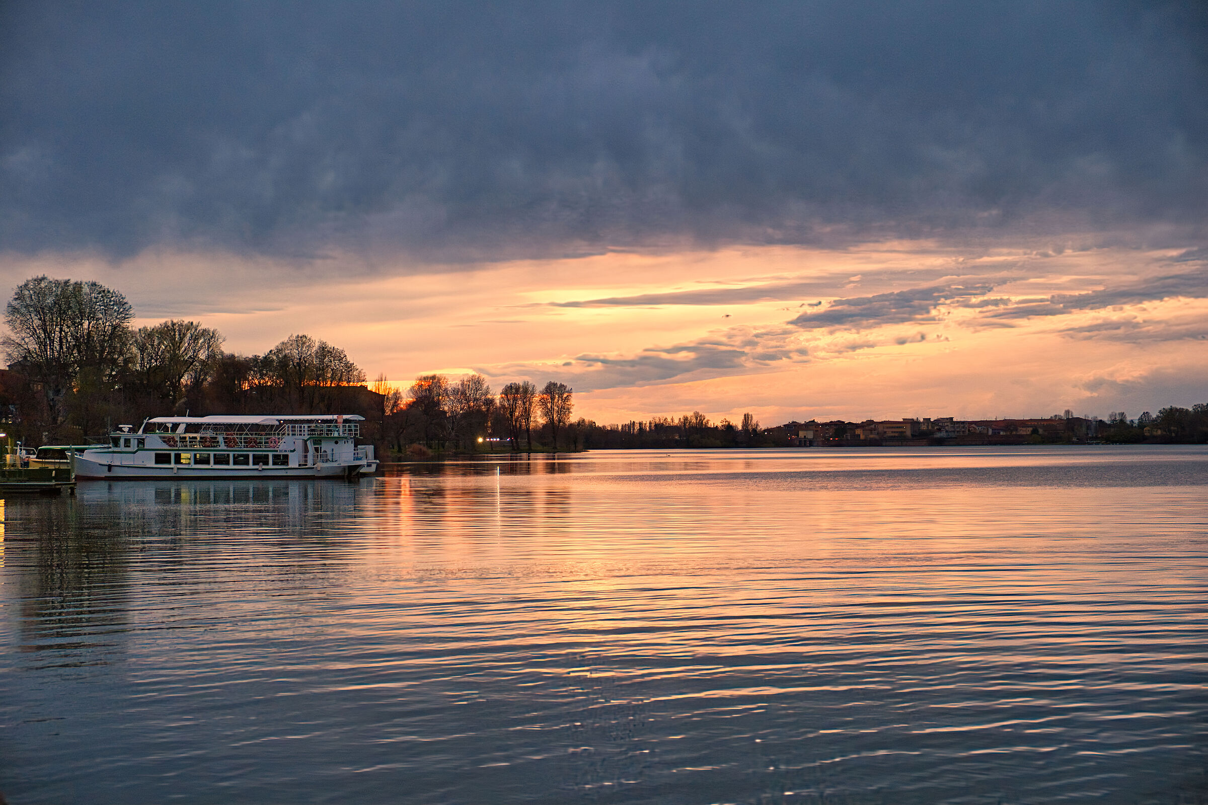 Tramonto sul lago di mezzo