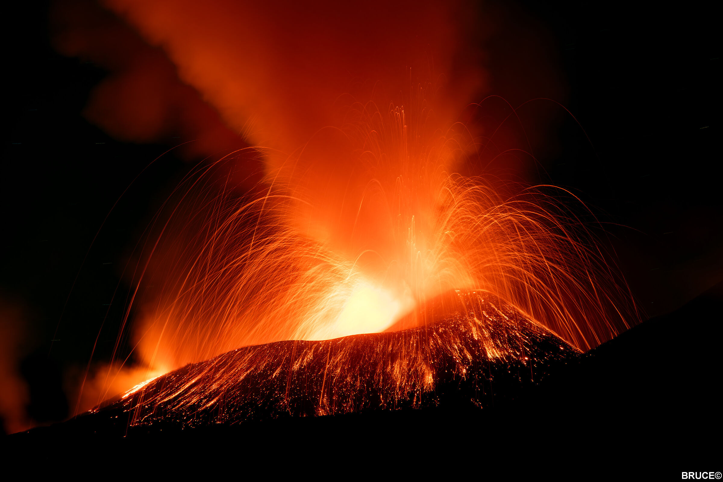 Etna erupting 08/2024