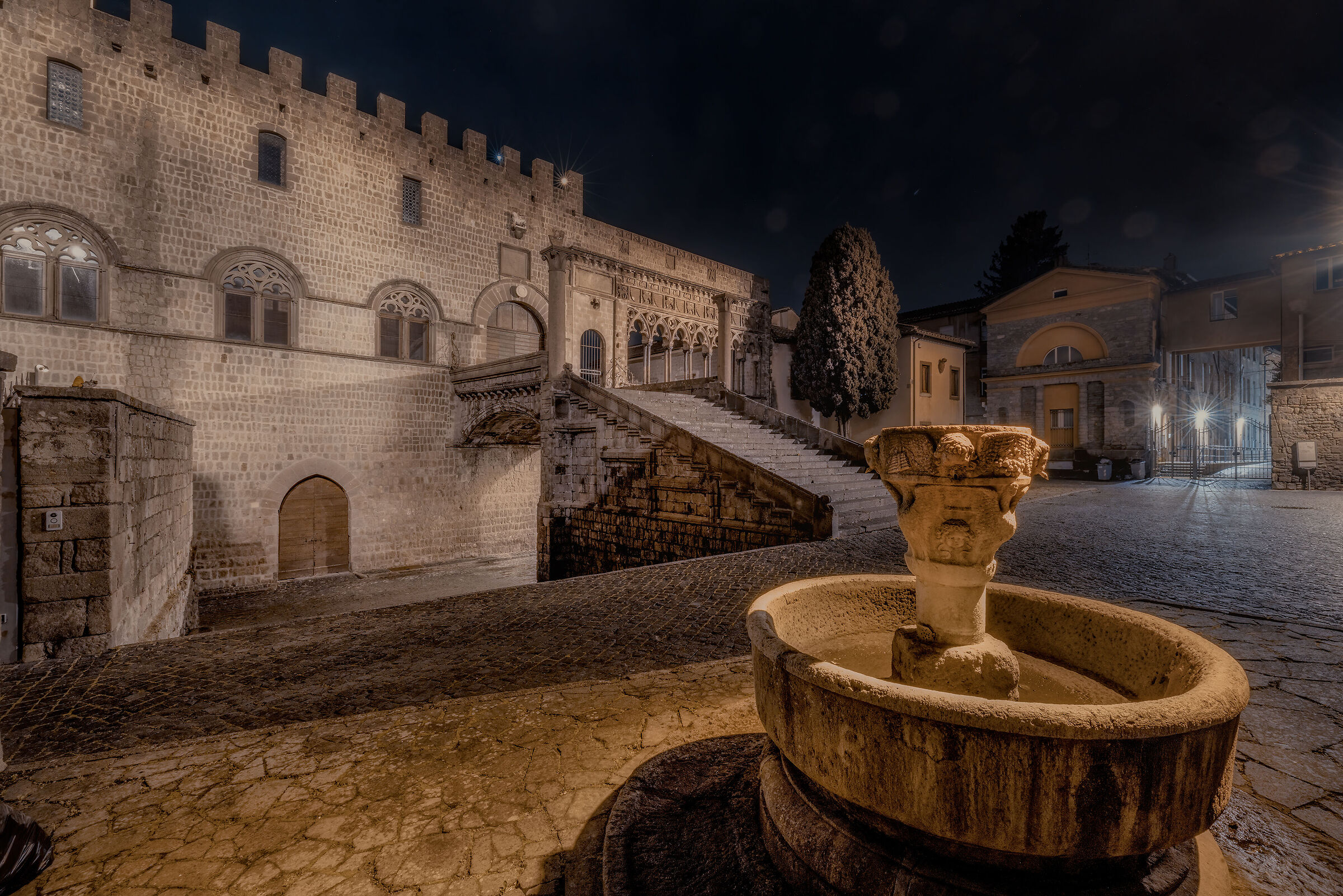 Viterbo piazza san Lorenzo