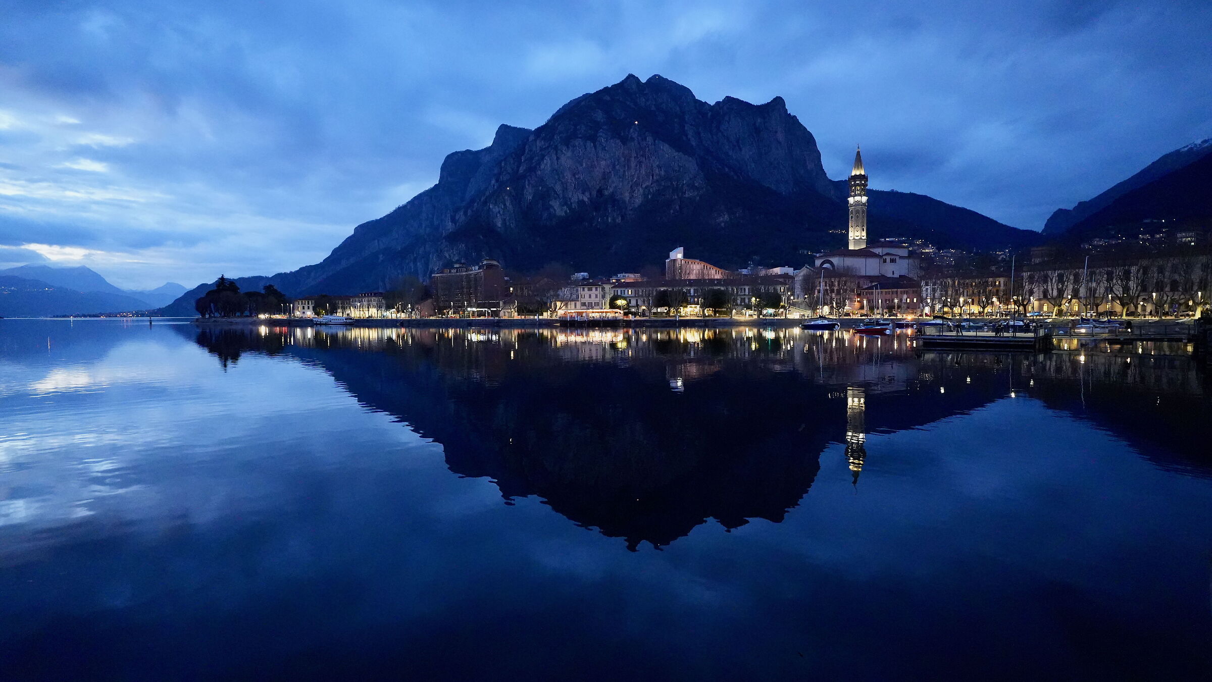 Lecco, evening falls after heavy rains