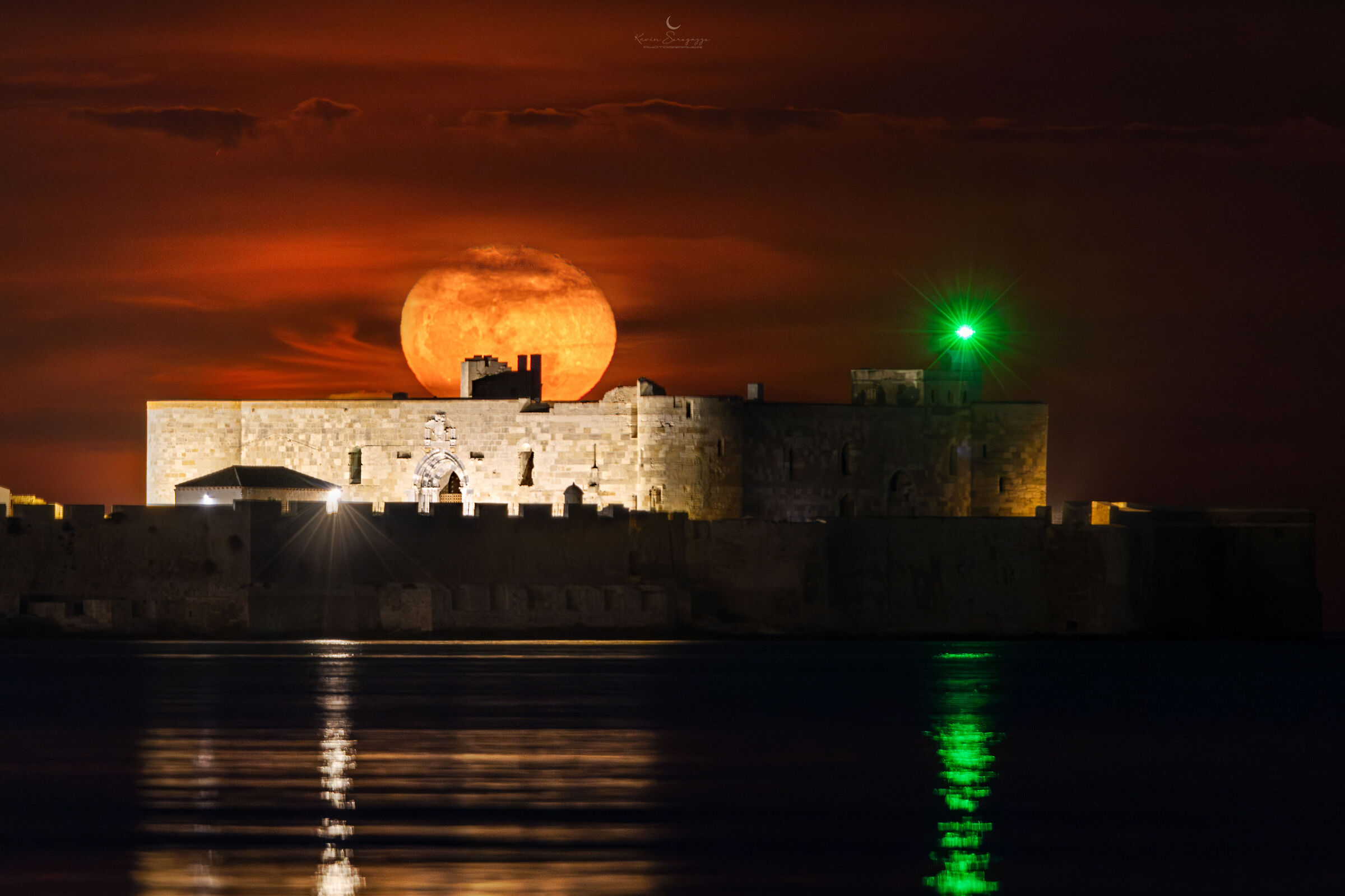 Gibbosa calante sul Castello Maniace