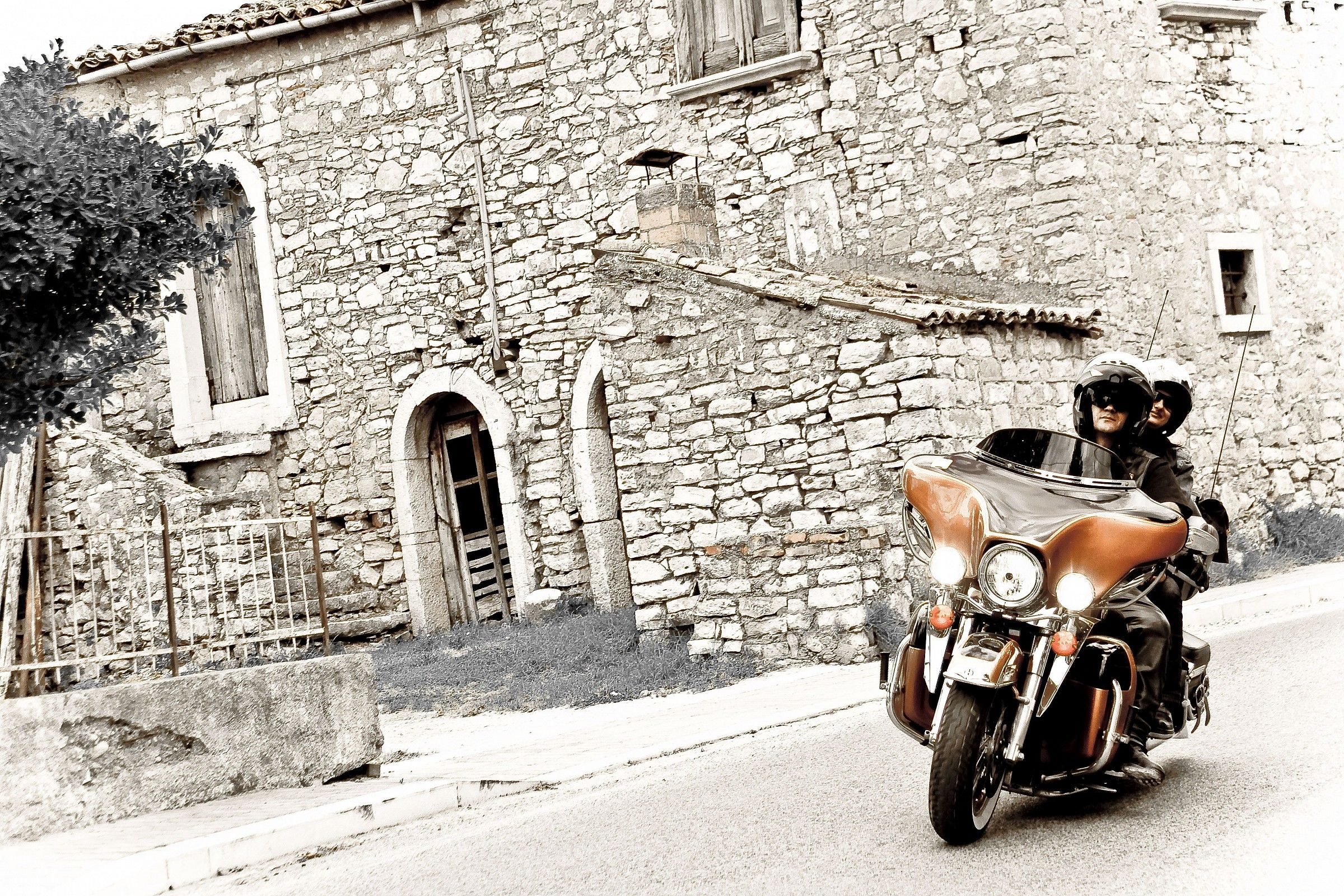 On the paths of freedom