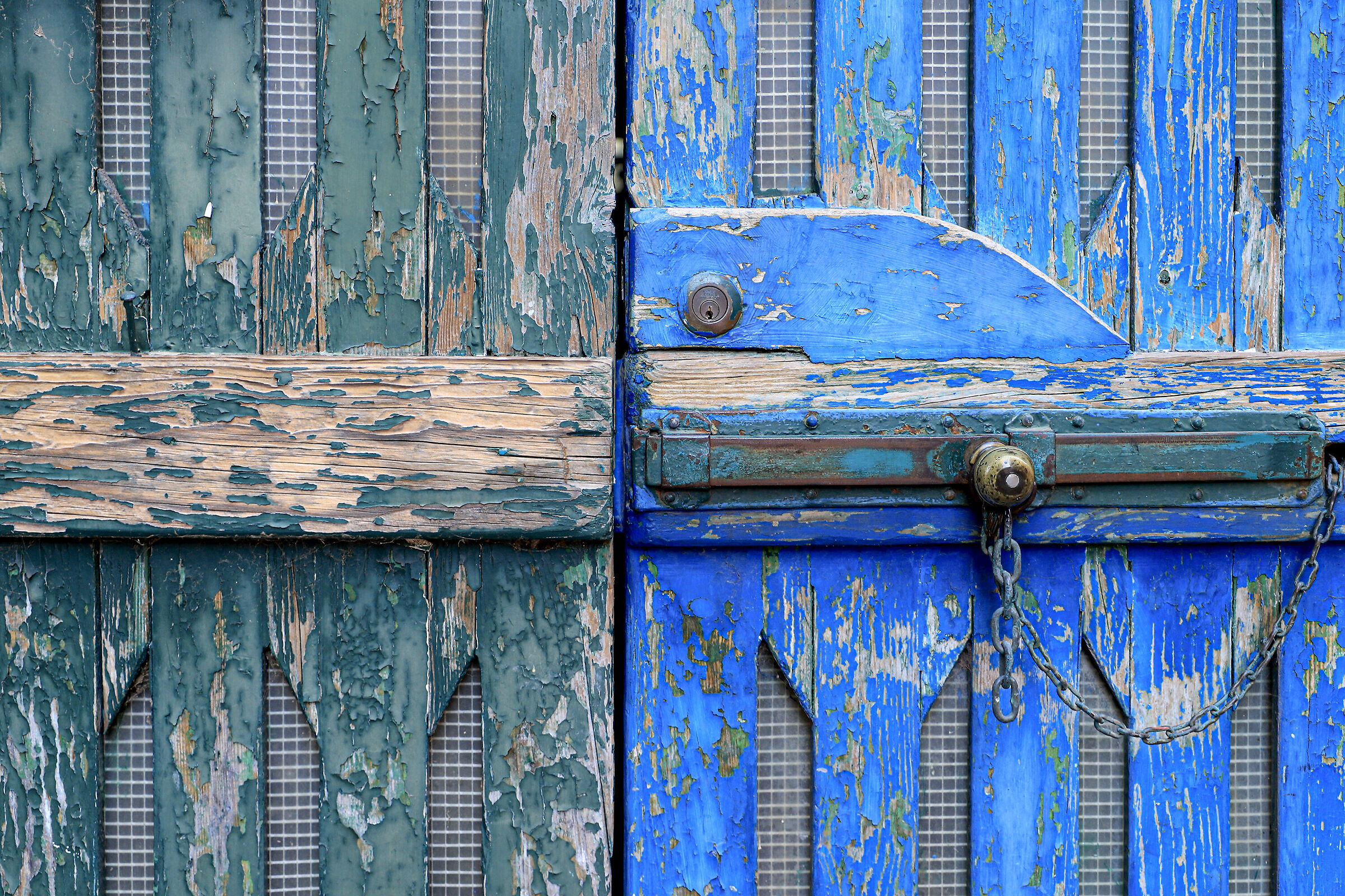 Porte dove il tempo ha lasciato il suo segno.