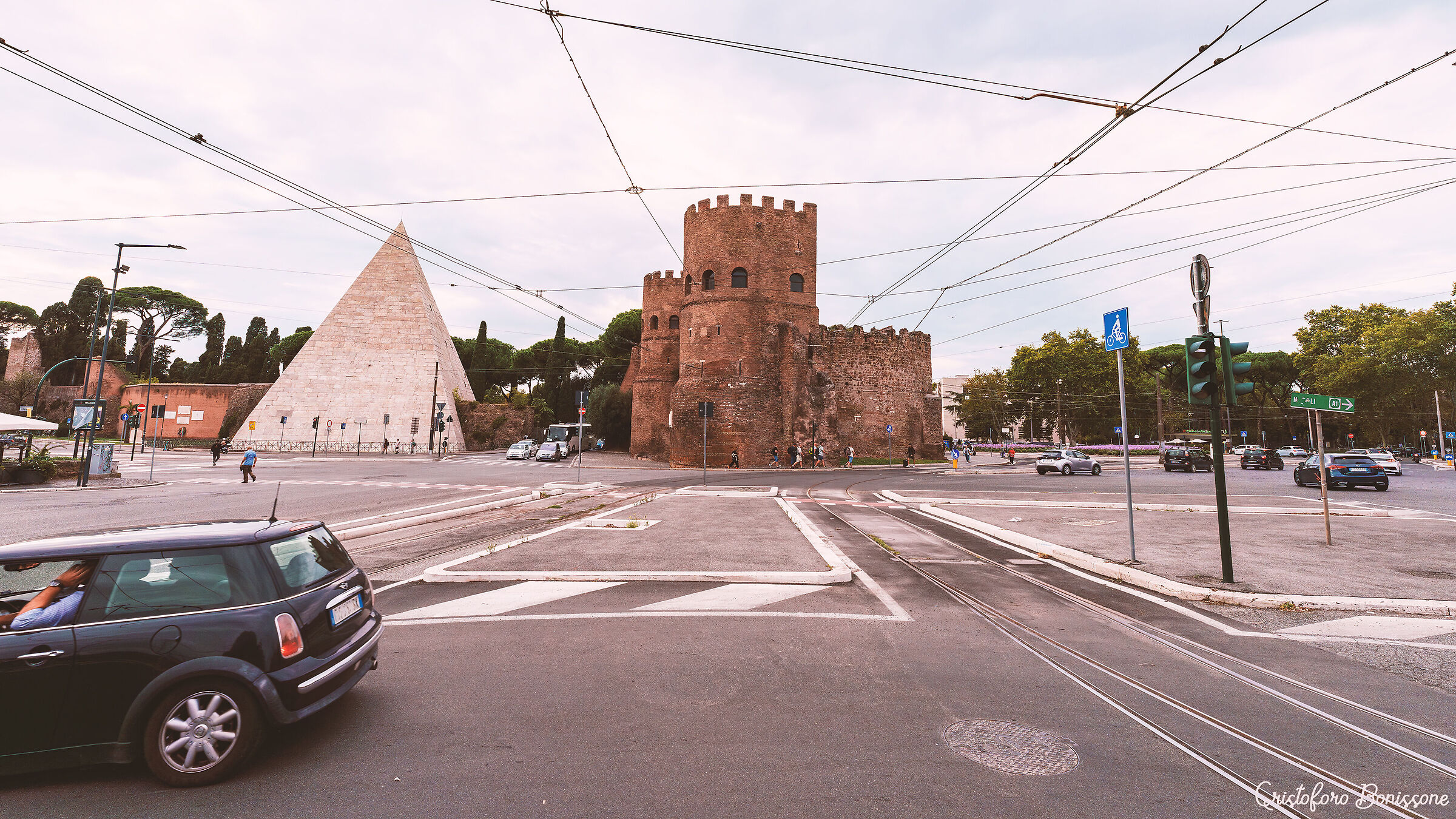 Piramide di Caio Cestio e Porta San Paolo Roma