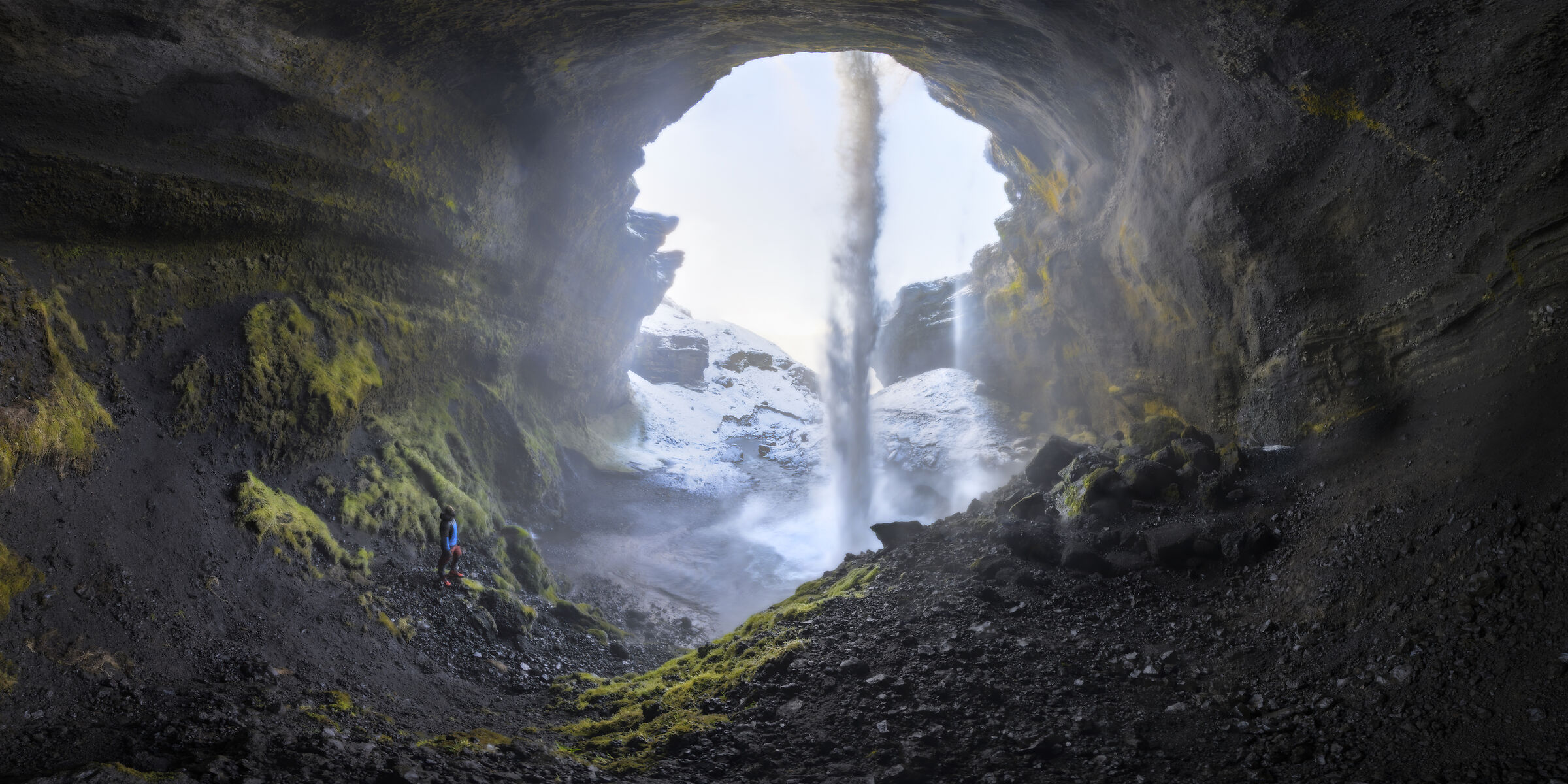 Dietro la cascata
