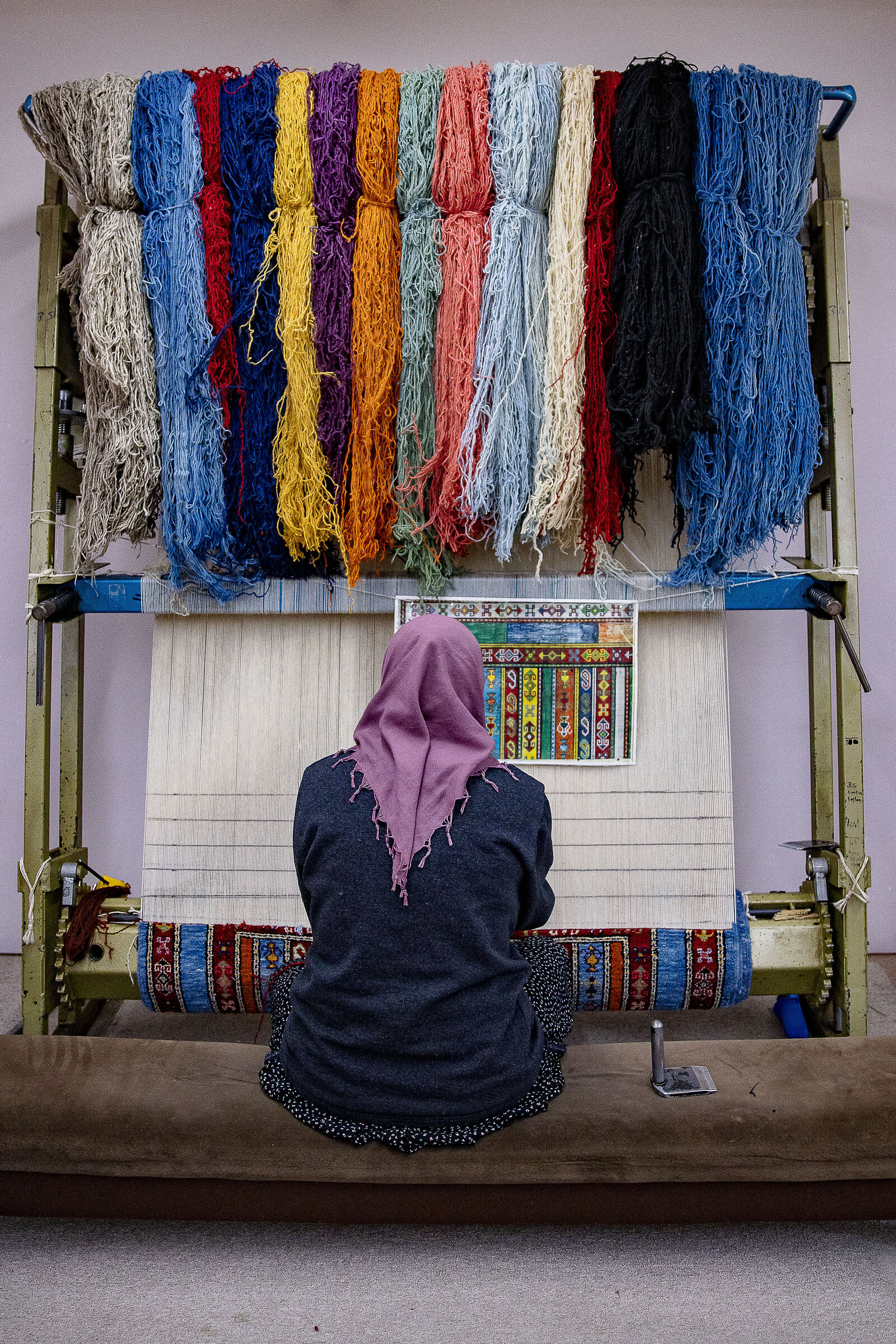The art of the carpet loom