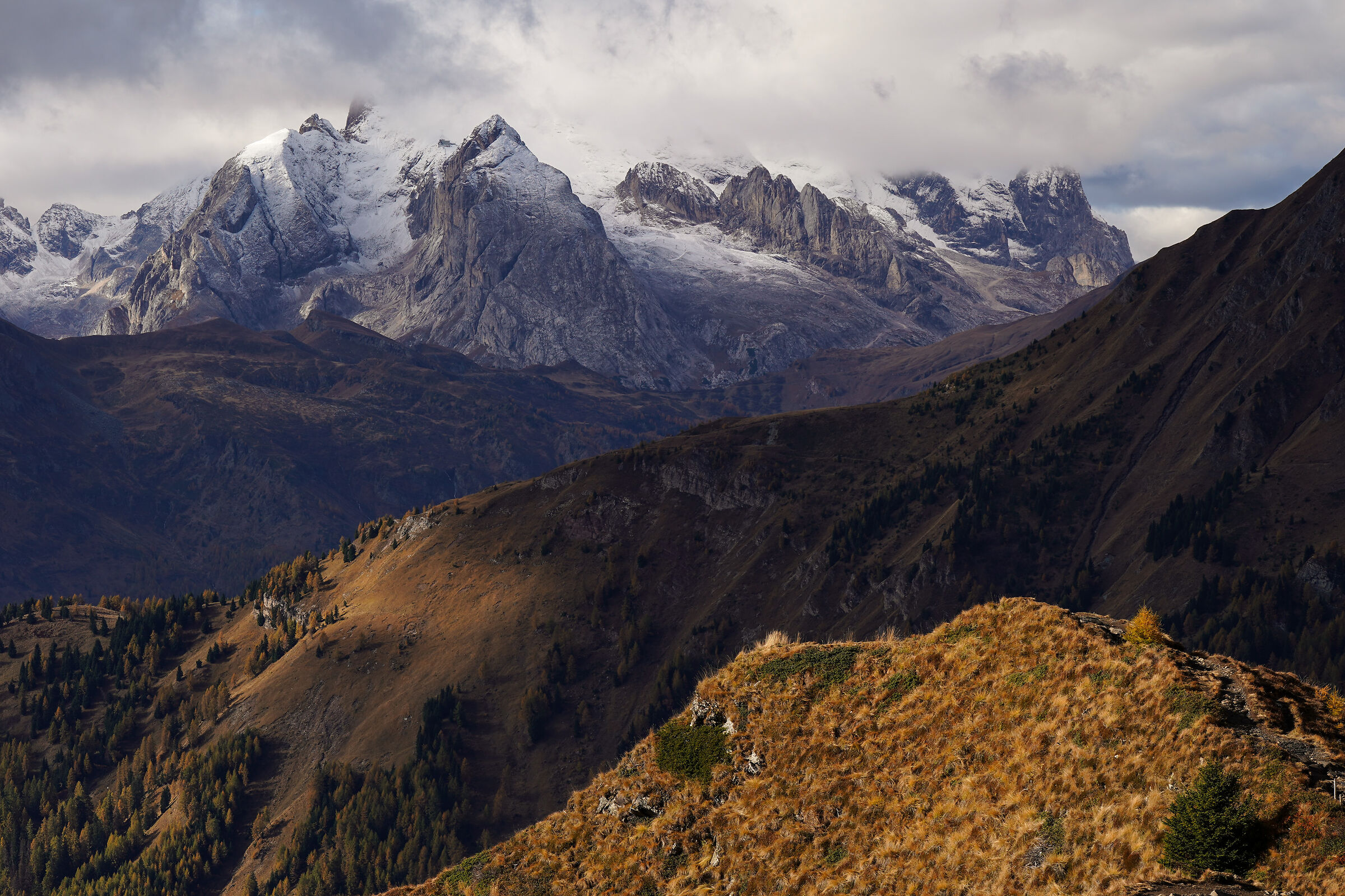 ... montagne ...tra chiari e scuri…