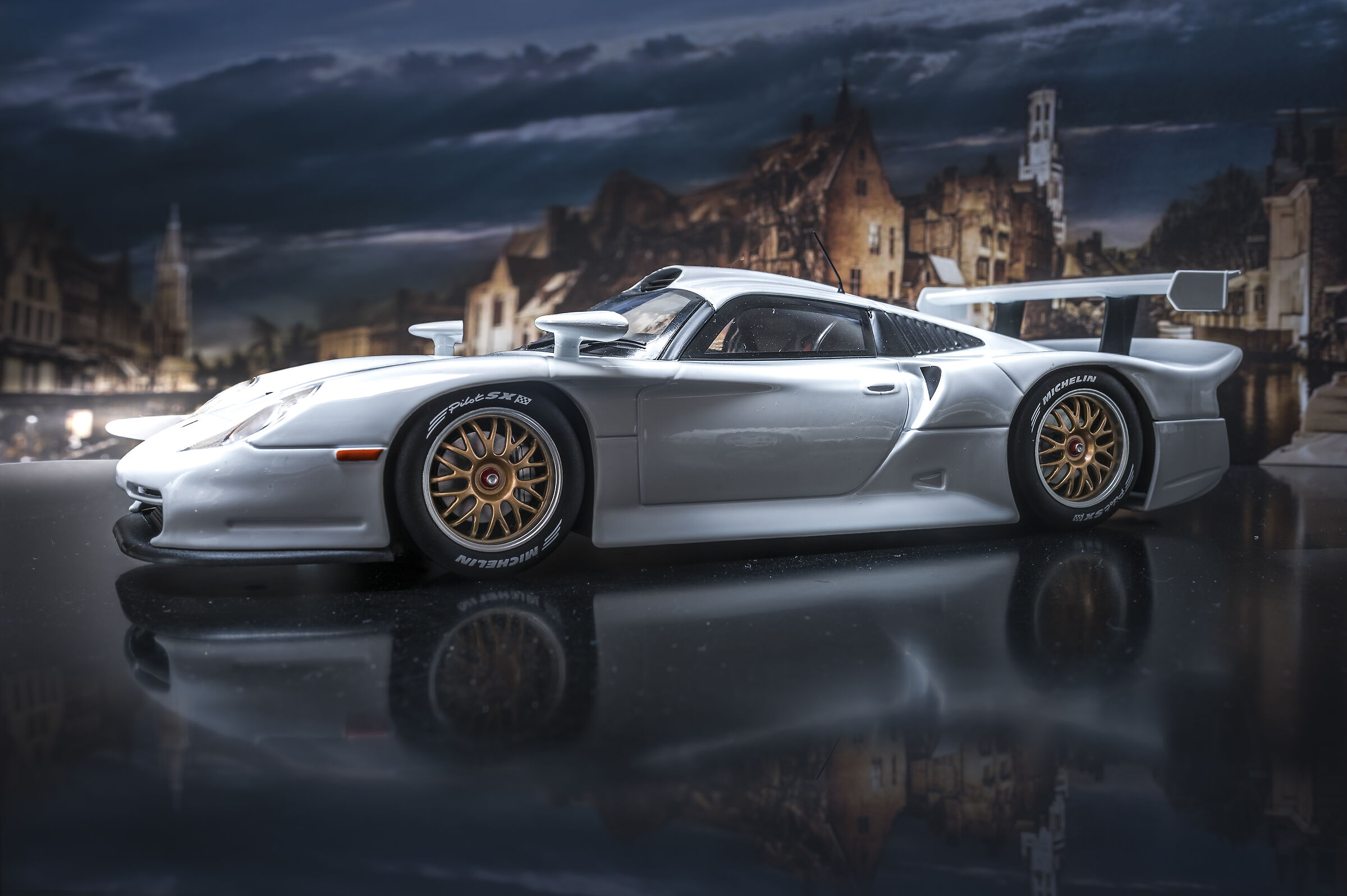 Porsche 911 GT1