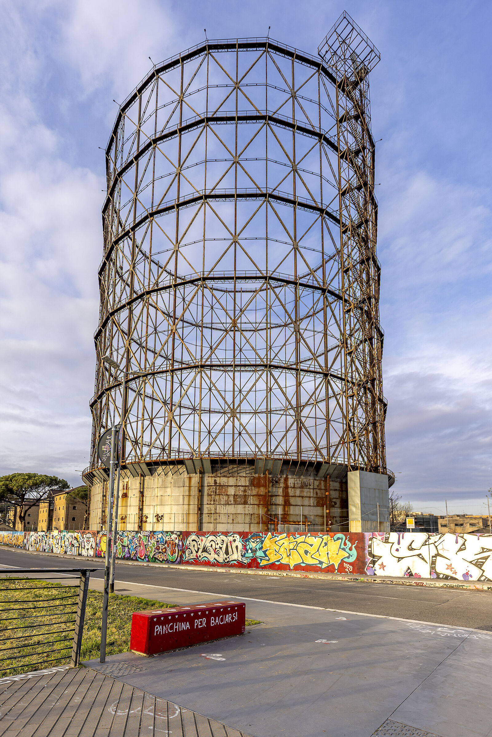 La panchina rossa del Gazometro
