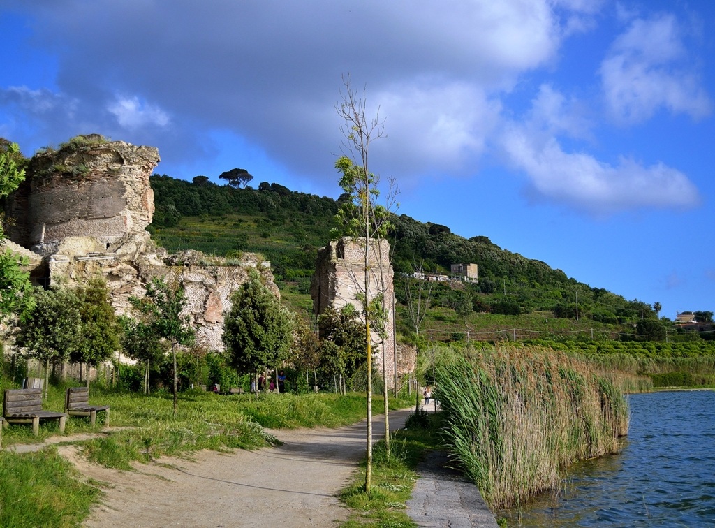 Lago di Averno - Tempio di Apollo (Na)