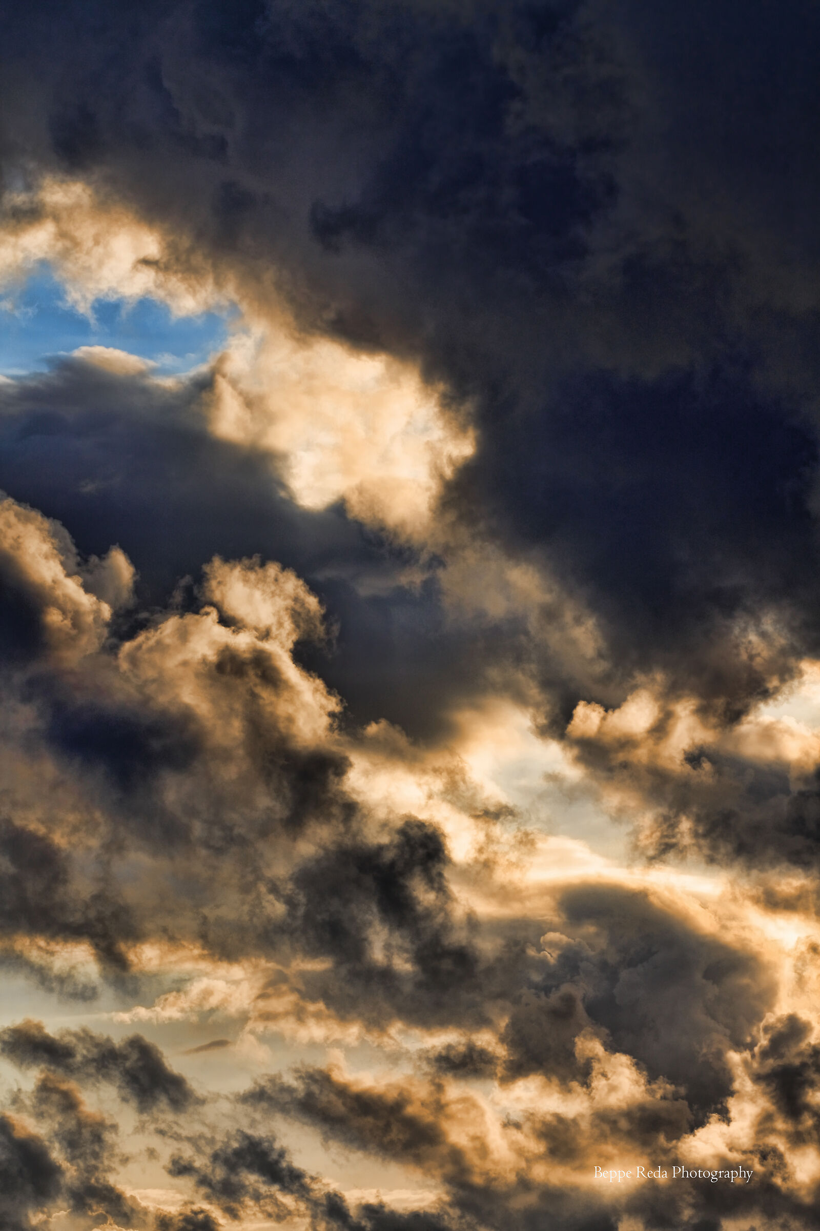 The colors of the clouds over the sea