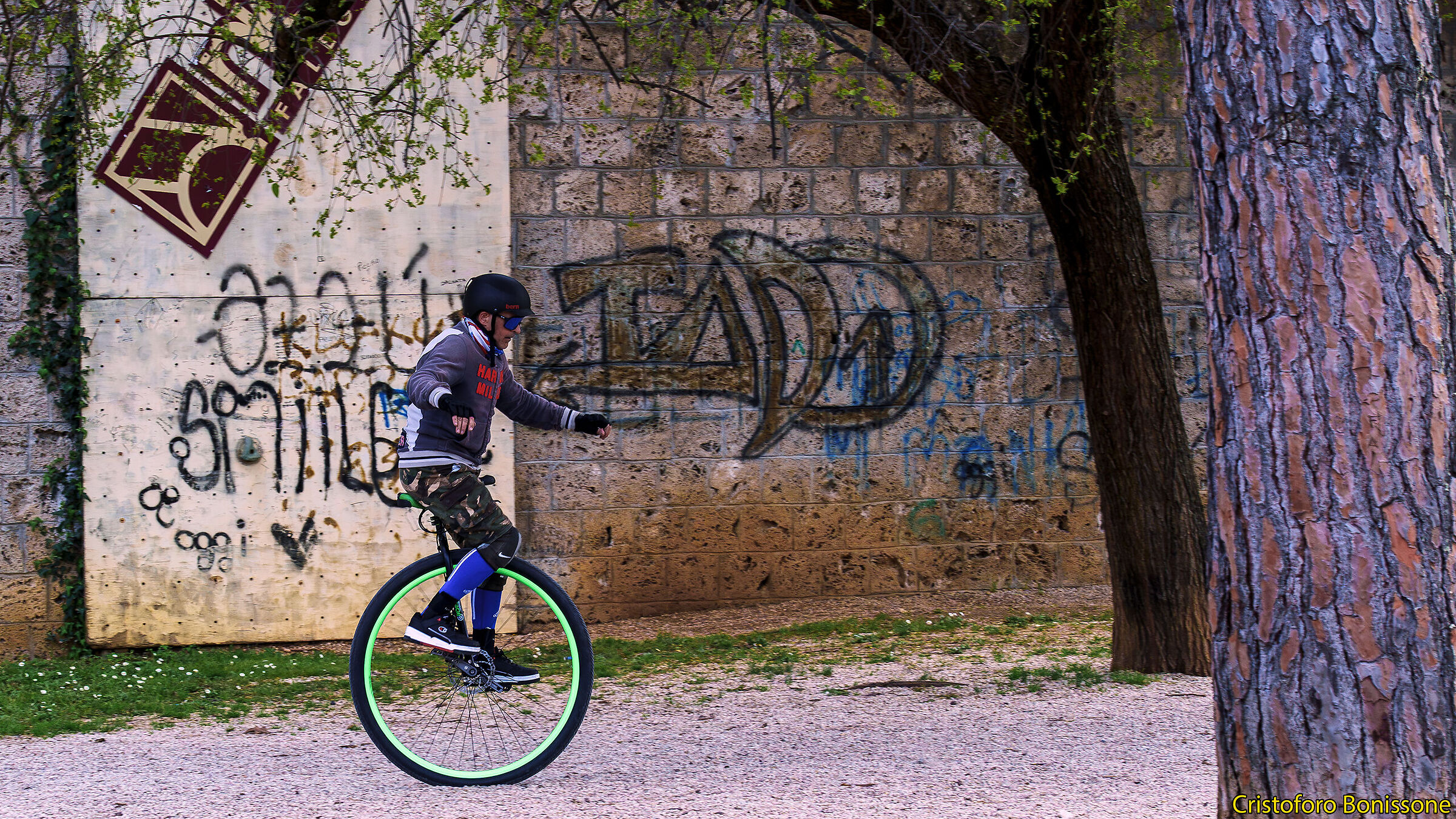 In giro con il monociclo