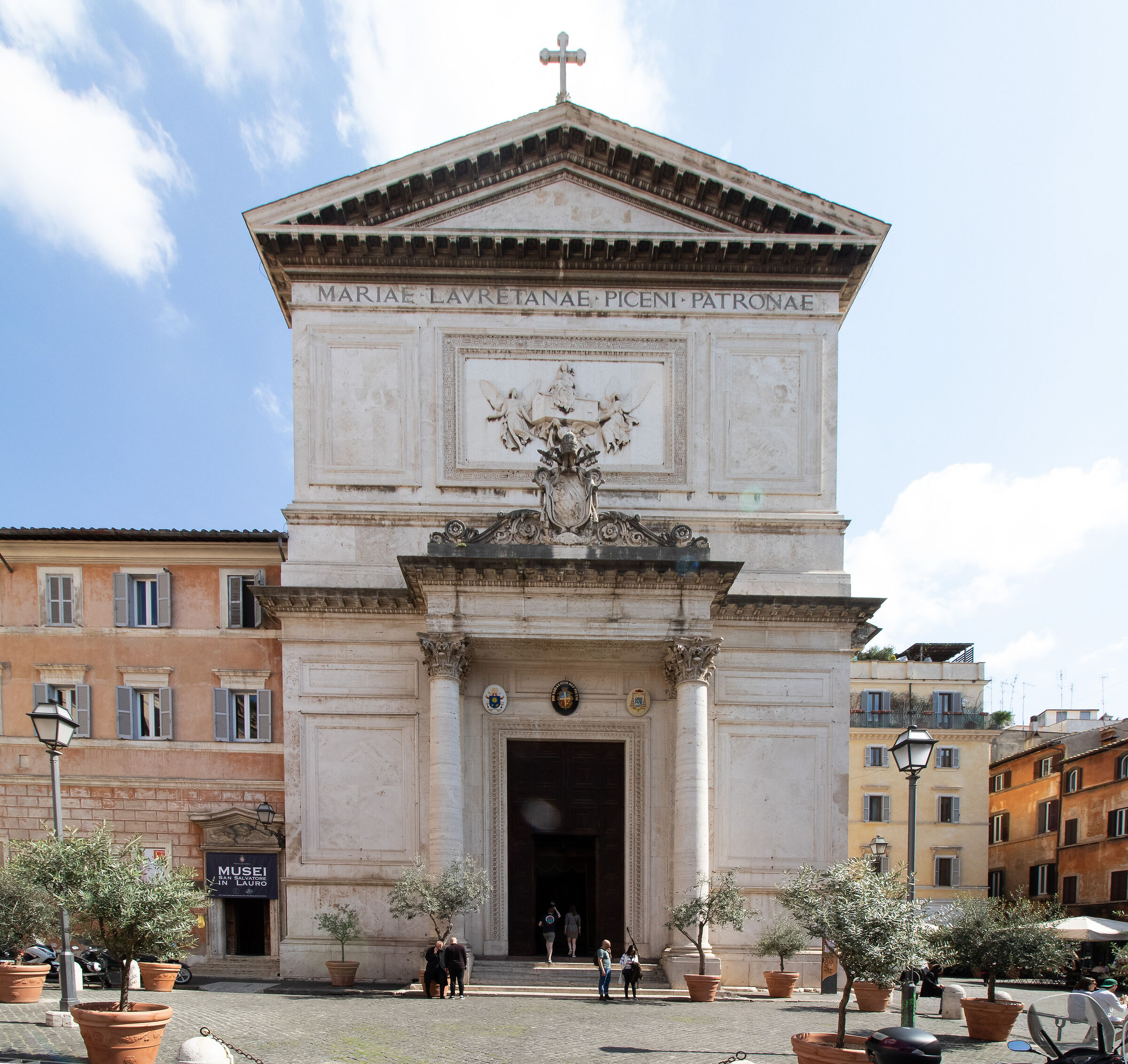 Church of San Salvatore in Lauro (12 photos)