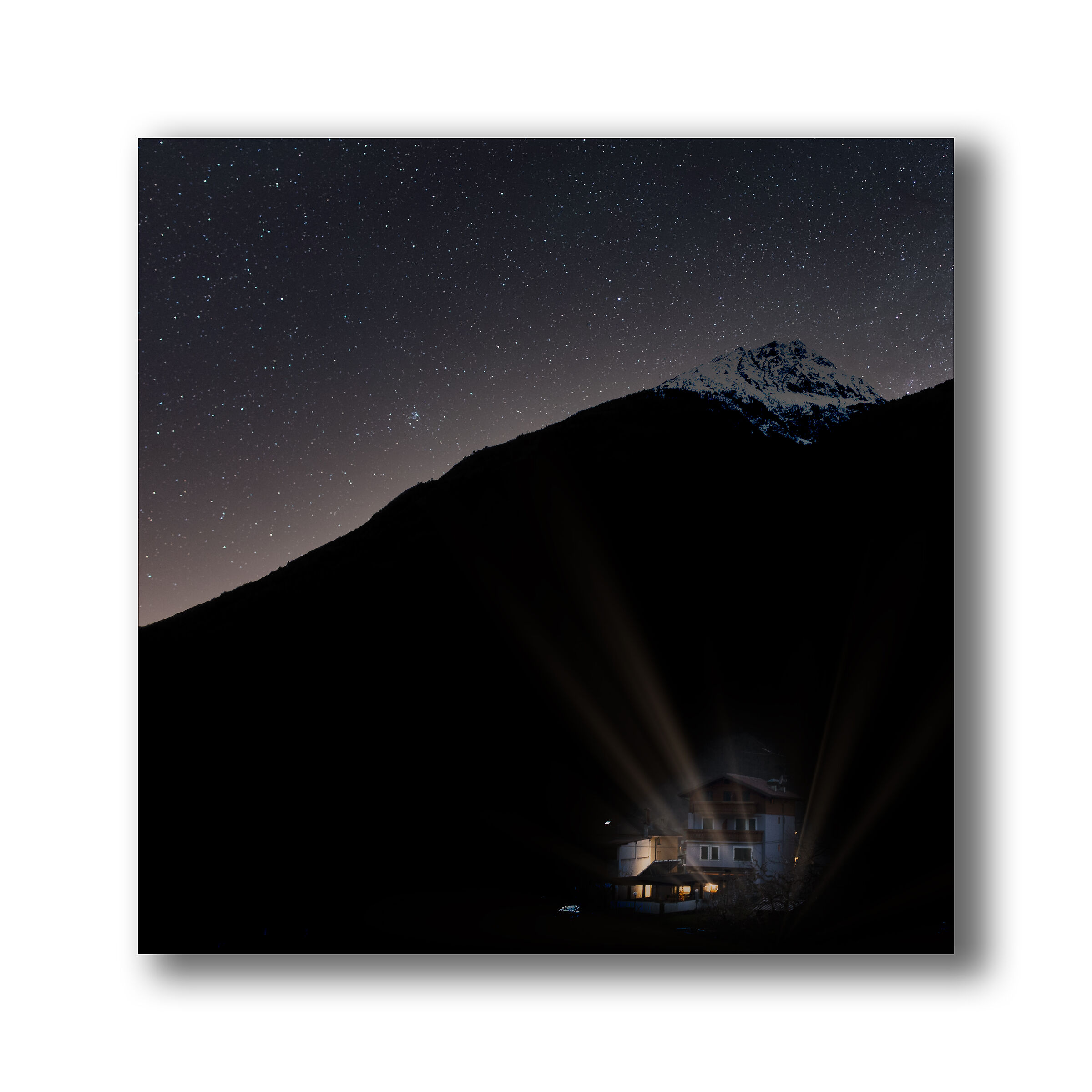 dalla finestra. comodo comodo