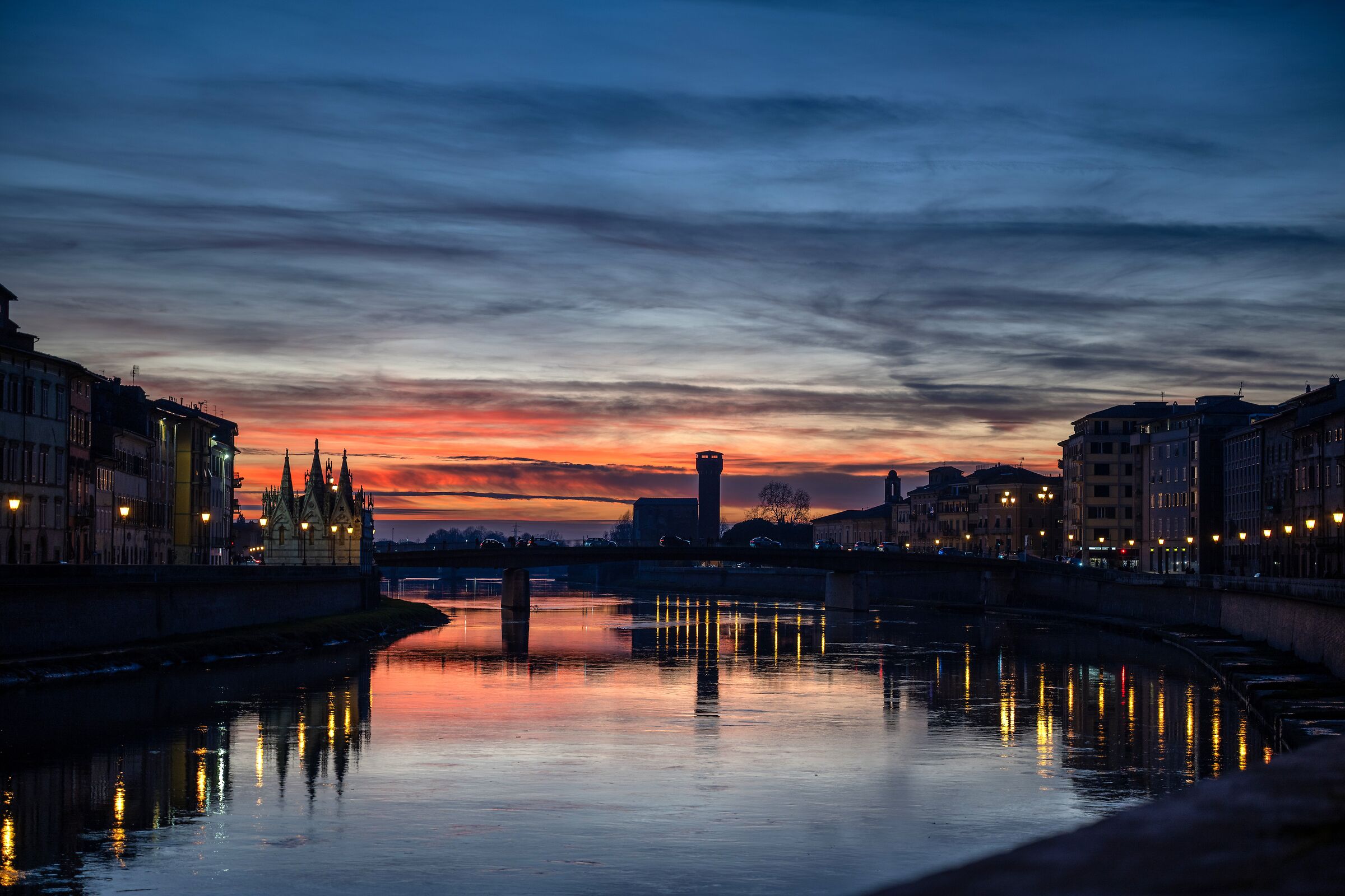 Lungarni Pisani at sunset