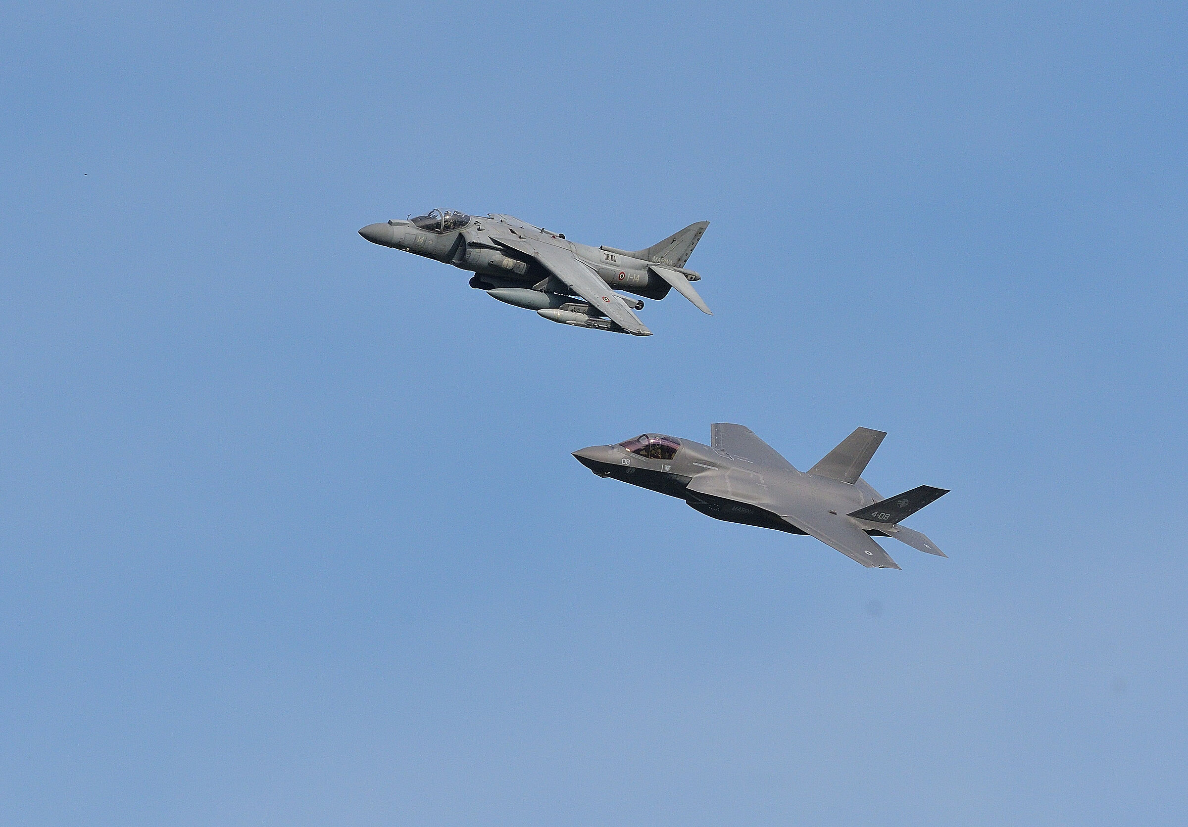 The old and the new - AV-8B Harrier and F35
