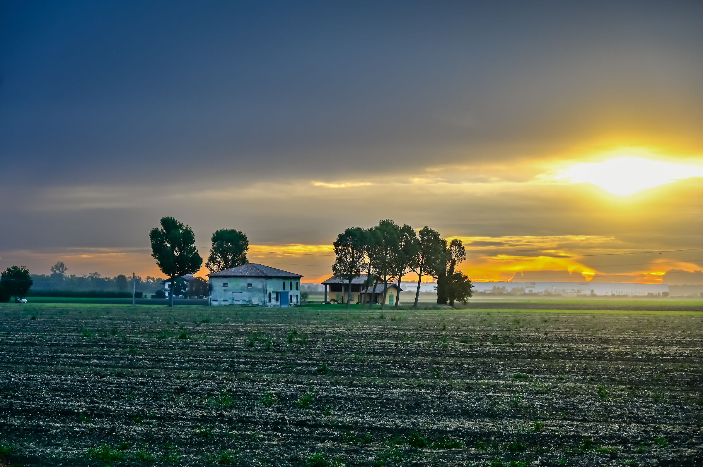 Aurora nella campagna parmense