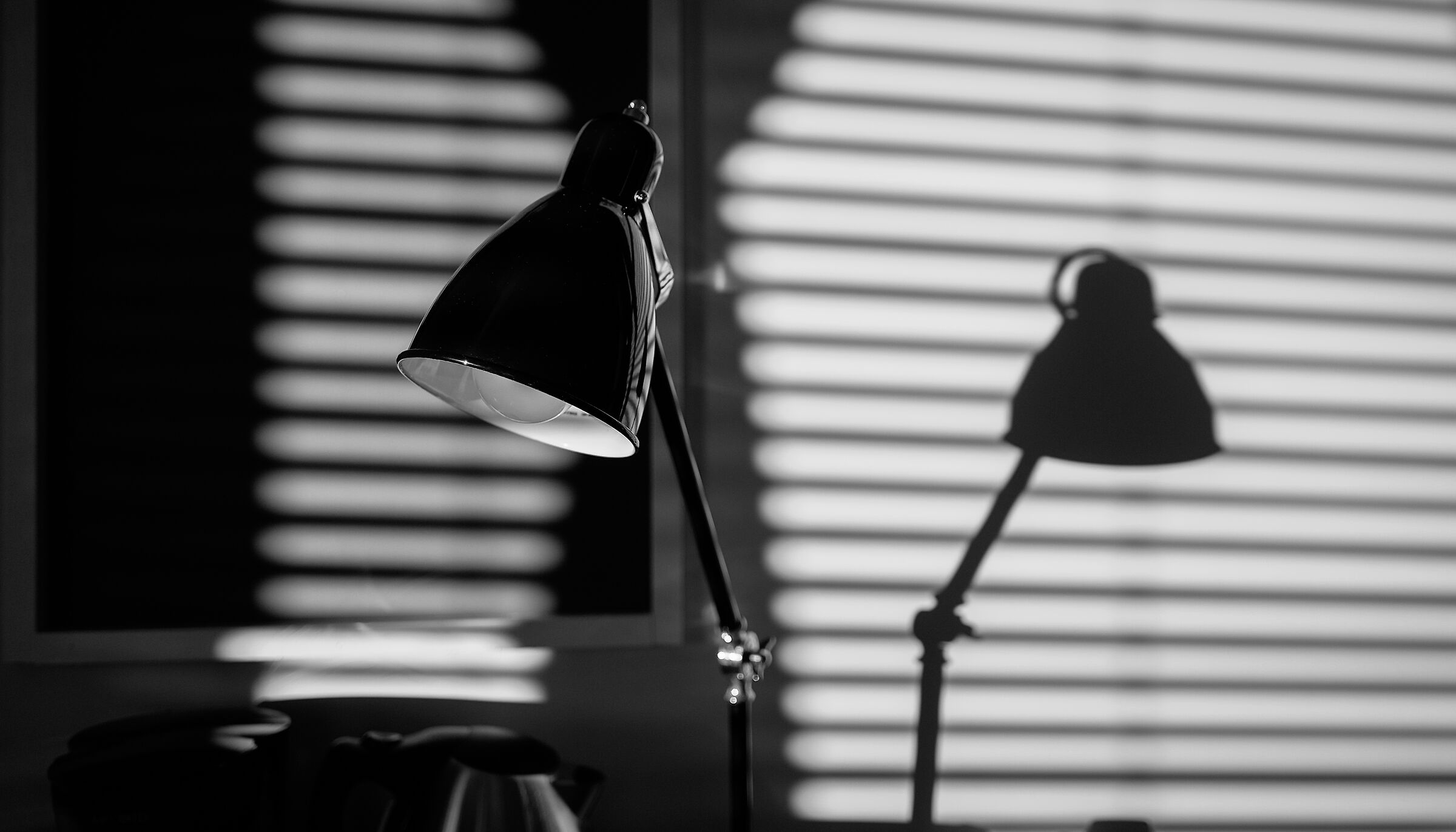 La luce scende nella mia camera d'albergo