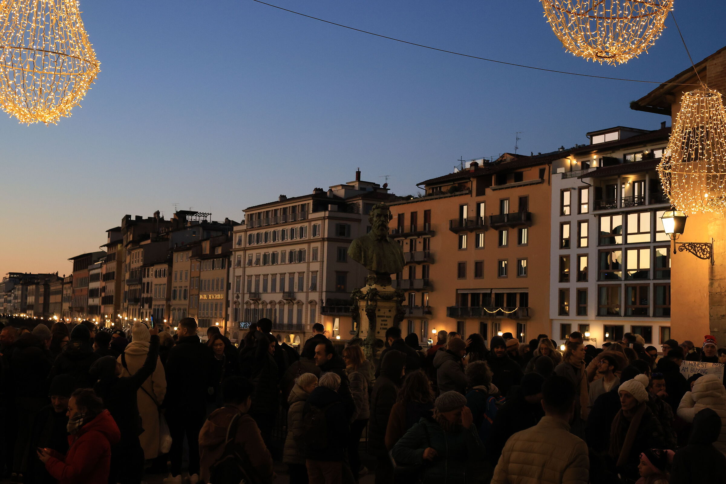 Turisti di Natale su Ponte Vecchio