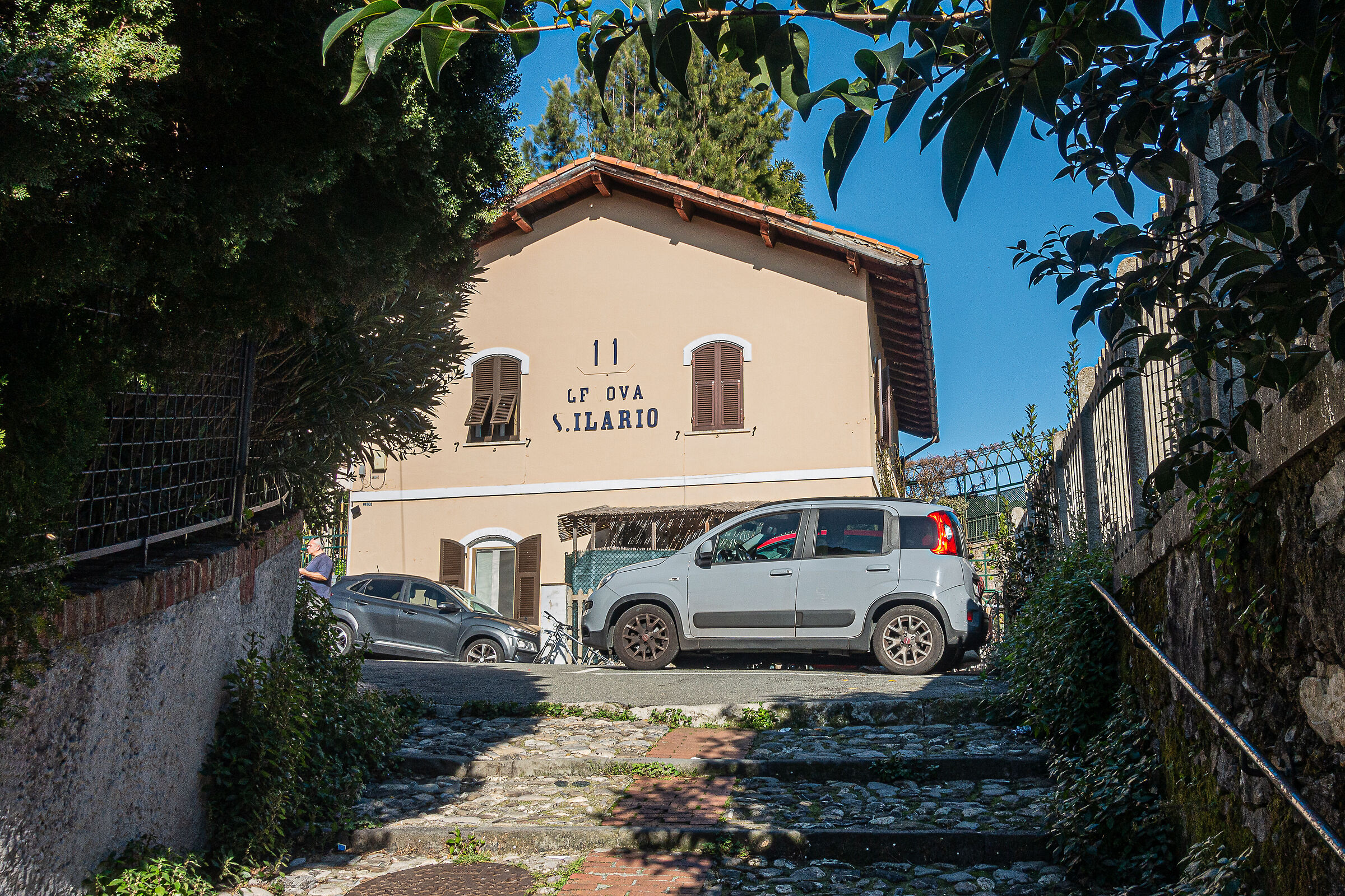 the famous railway station sung by De Adre'