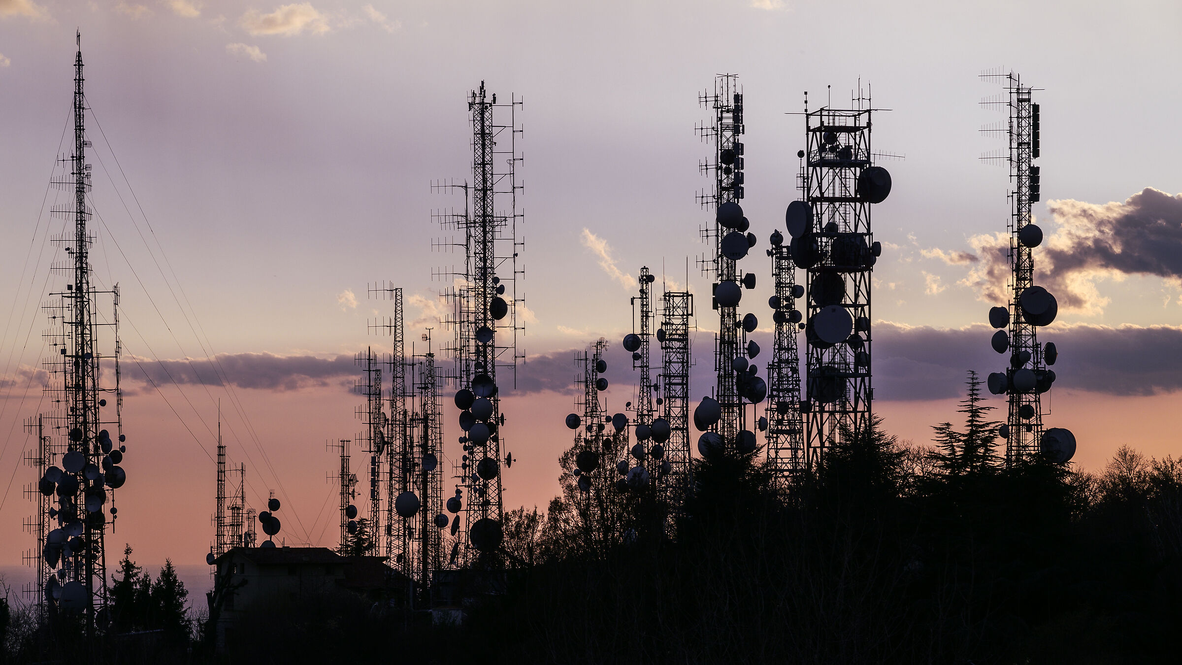 Electromagnetic twilight