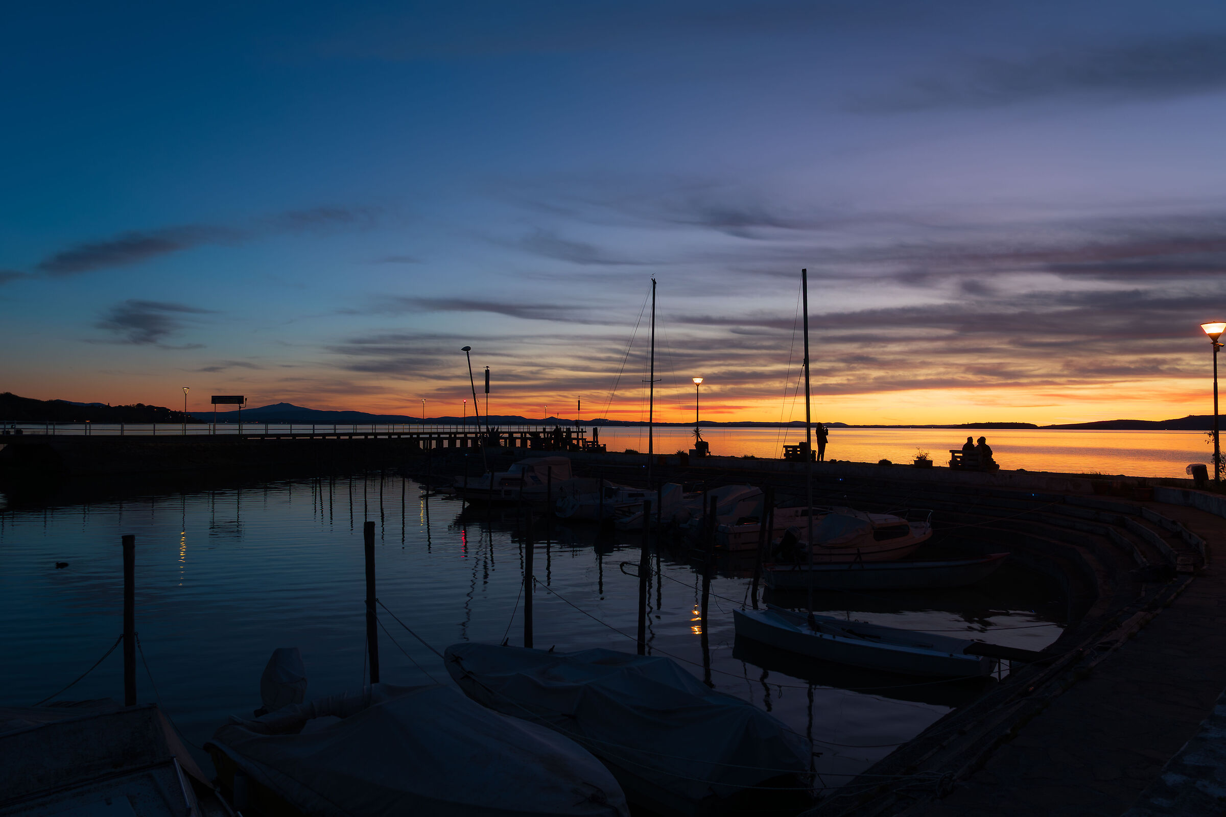 It was already the hour that the desire for the sailors turn...