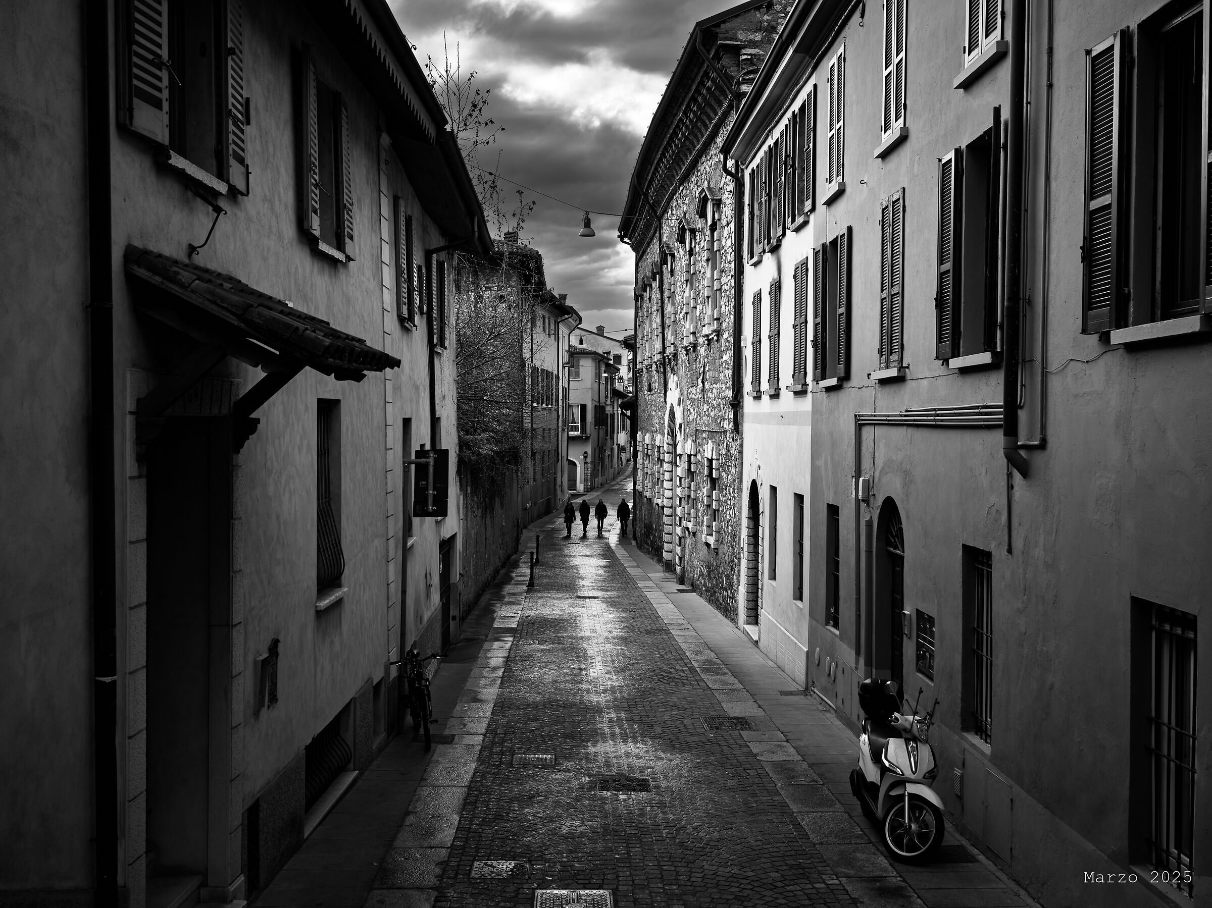 Quattro in via musei dopo l'acquazzone