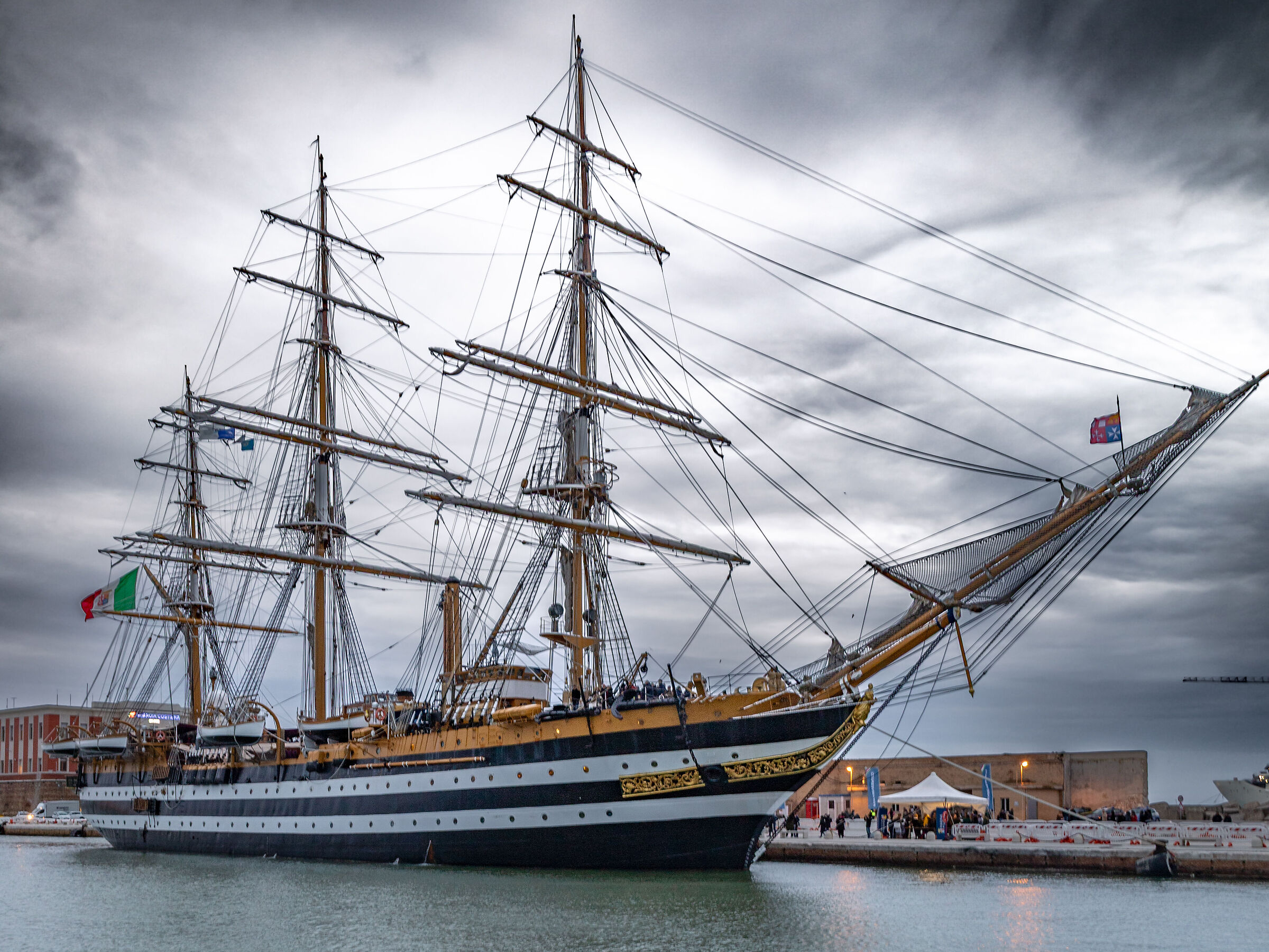 Vespucci Porto Antico Ancona