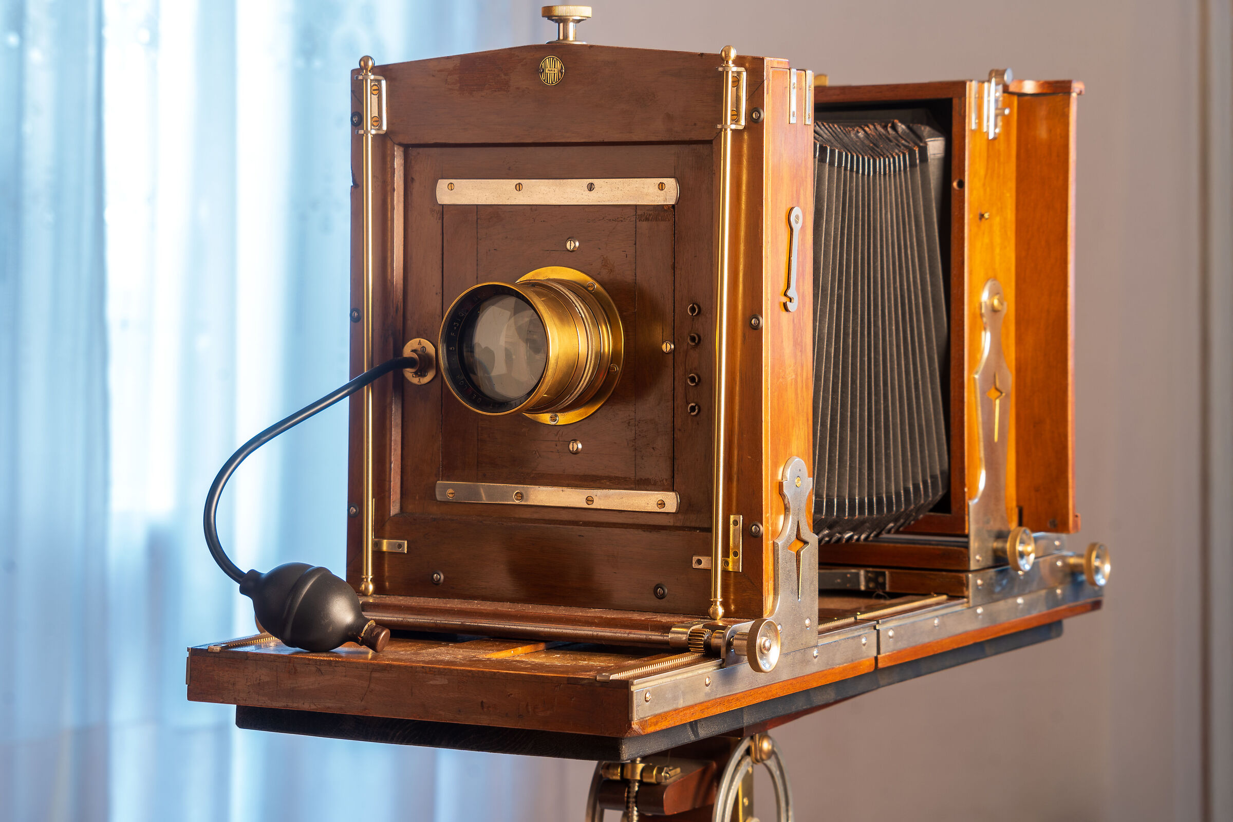 When photographing in analogue with the optical bench