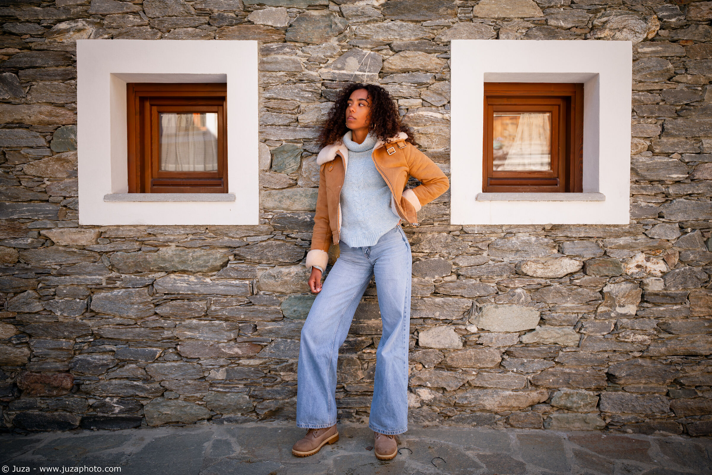 Miriam Nan - Tra le case di Pontechianale