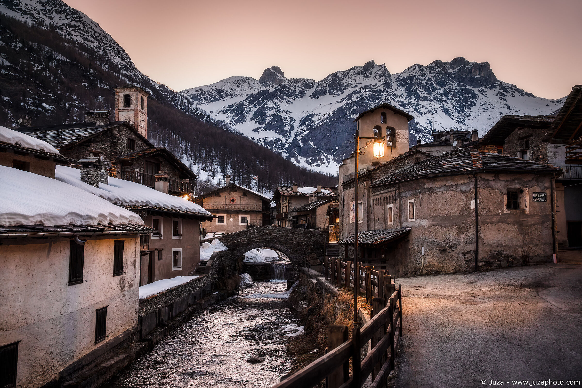 Golden light in Chianale