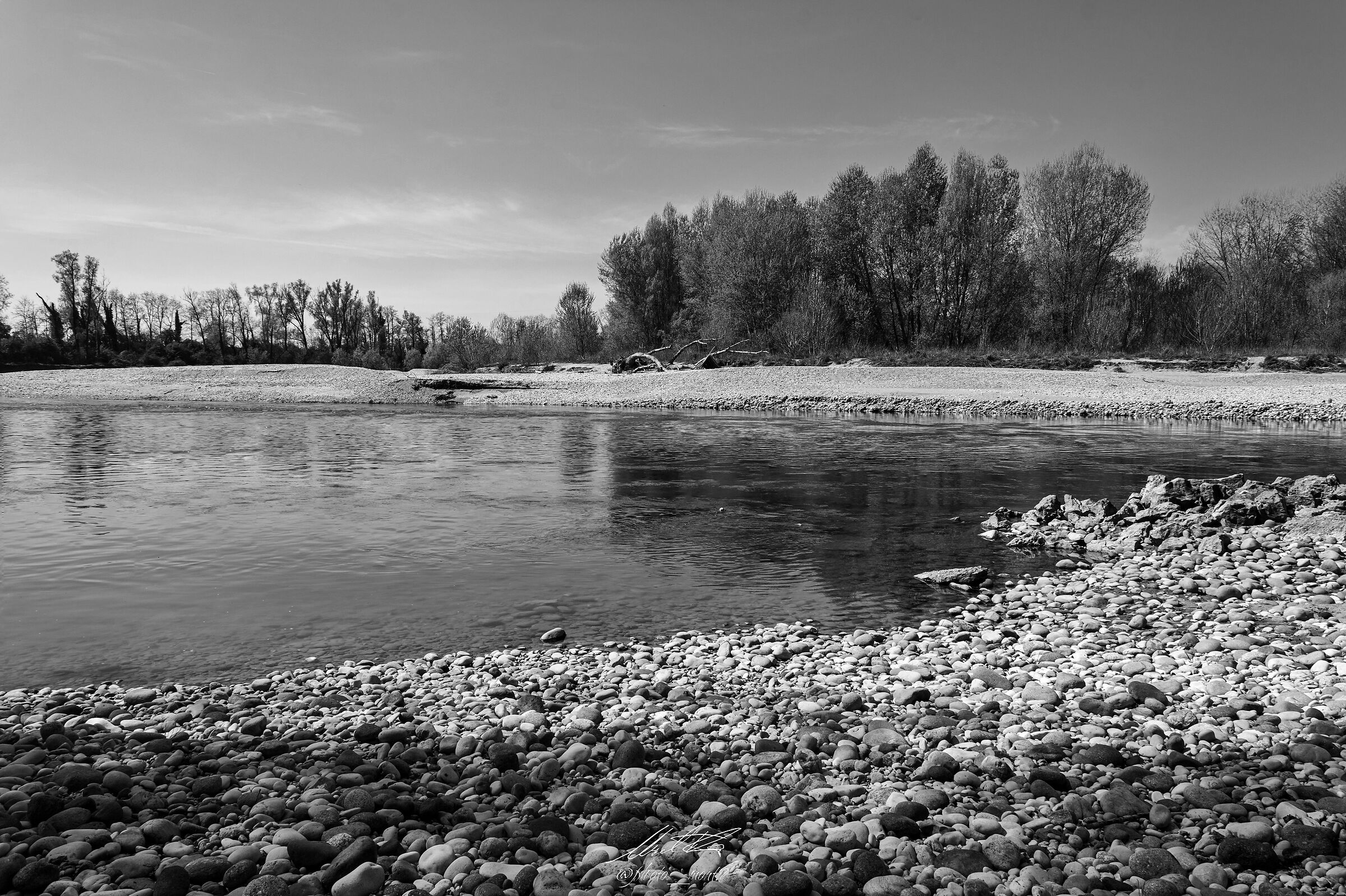 Adige B&W